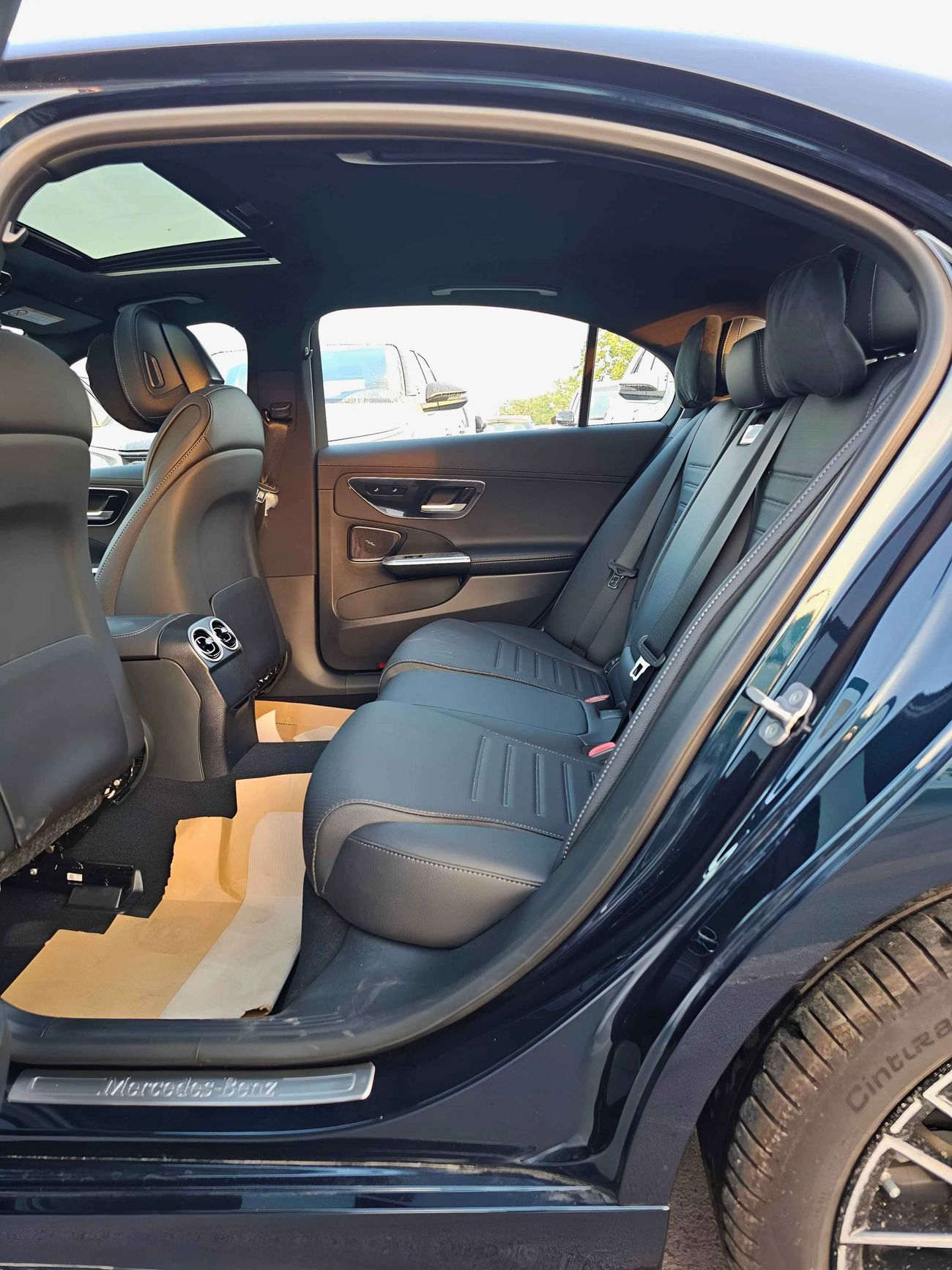 مرسيدس بنز C 200 / 1.5L / TURBO SPORT EDITION / 360* CAMERA / LEATHER SEATS / FULL OPTION (CODE#C200L)