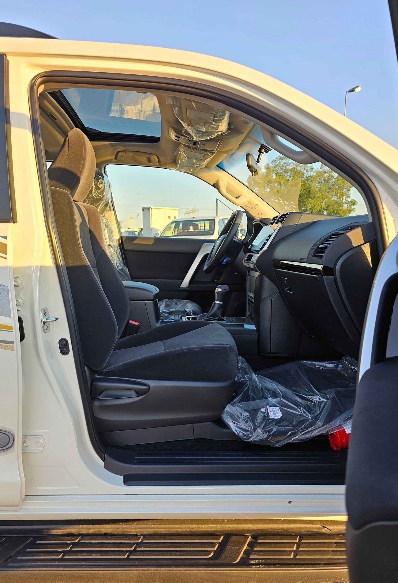 Toyota Prado TXL, 4.0L V6 Petrol / DVD / PUSH START / Sunroof / 4WD (CODE # PSR40TXLDF)