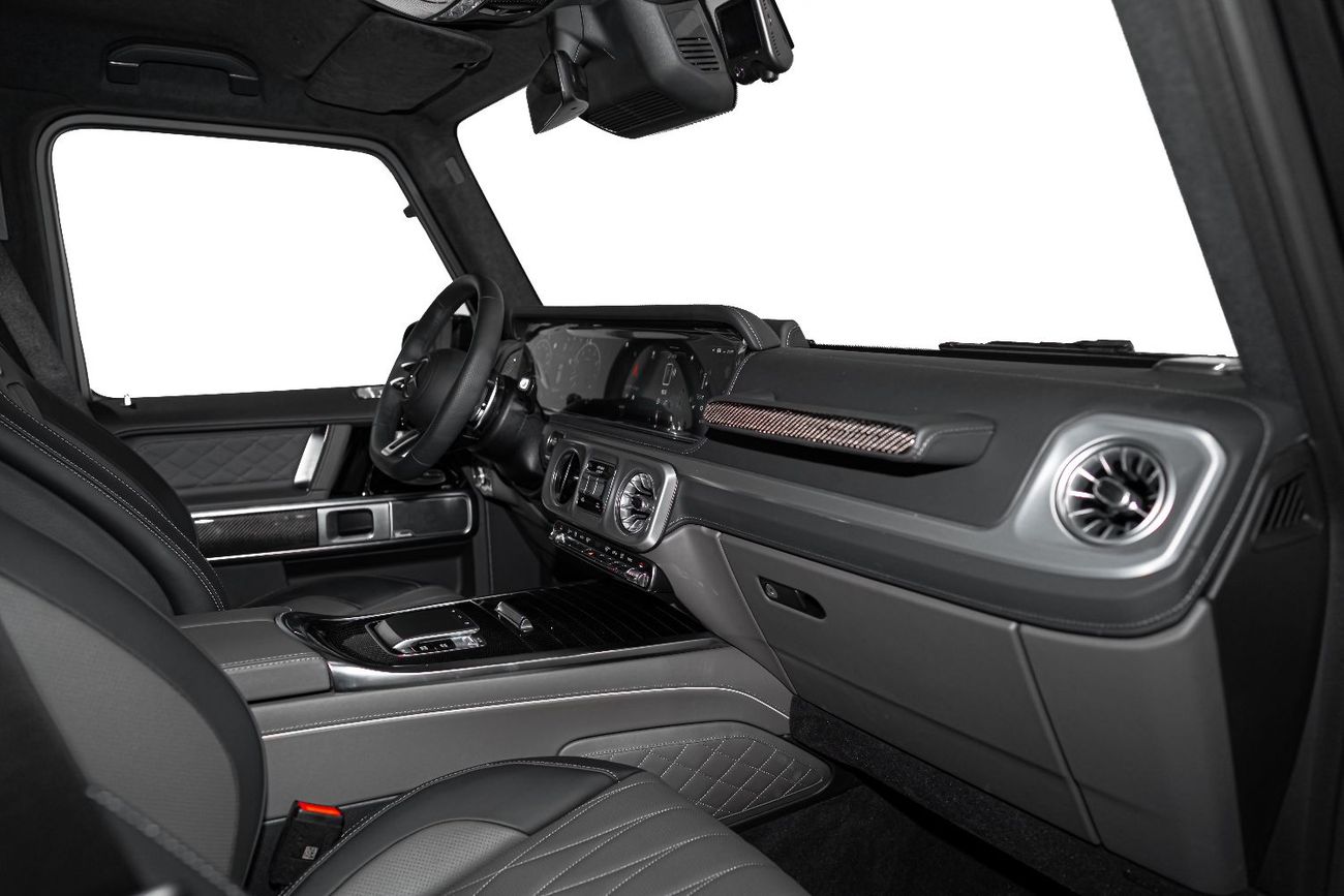 مرسيدس بنز G 63 AMG VERY LOW MILEAGE | 2025 G63 AMG | CARBON INTERIOR | G-MANUFAKTUR | BURMESTER AUDIO | WARRANTY