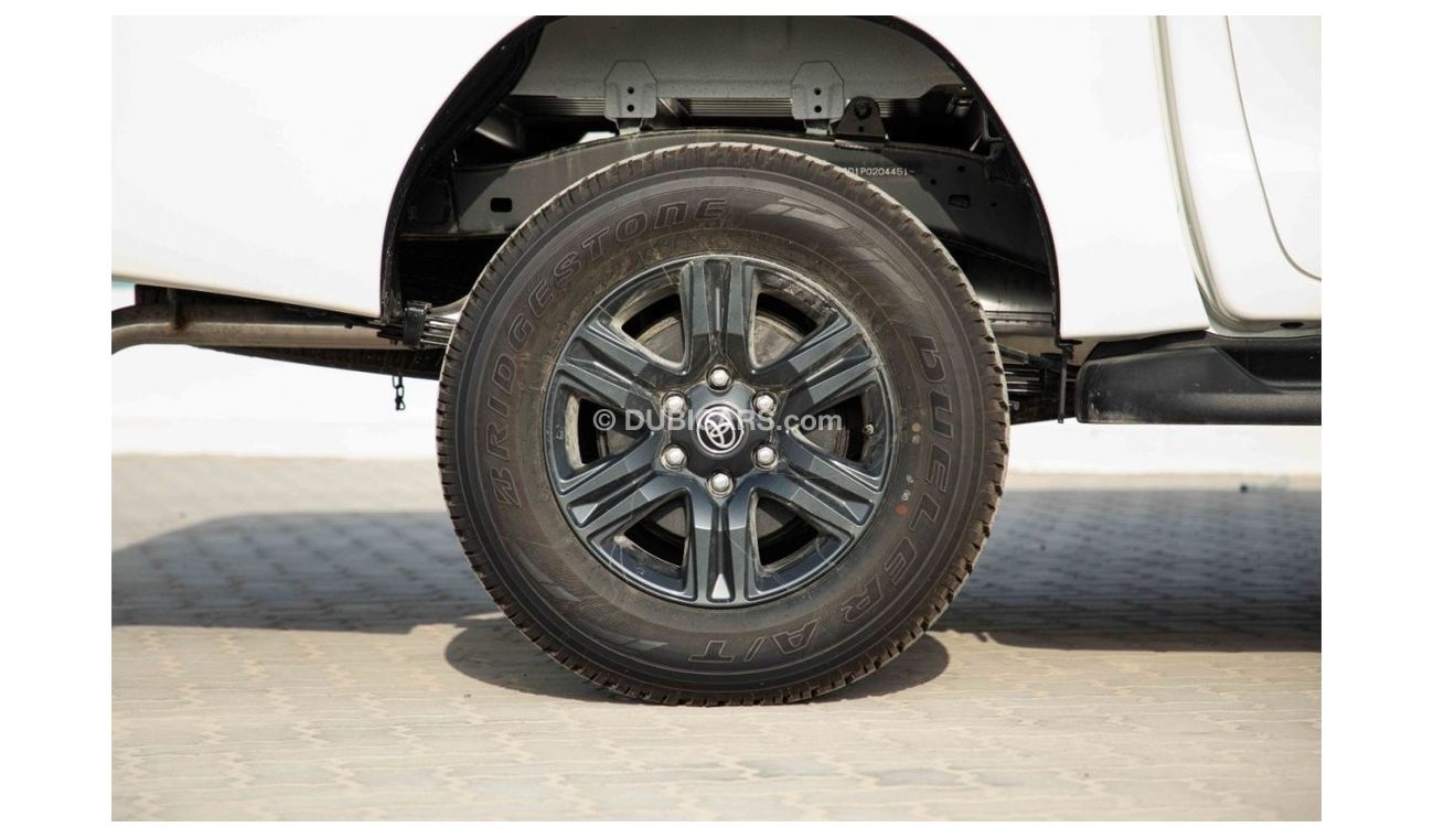 Toyota Hilux 2023 Toyota Hilux 4x4 DC 2.8 D AT SR5 - White inside Maroon | Export Only