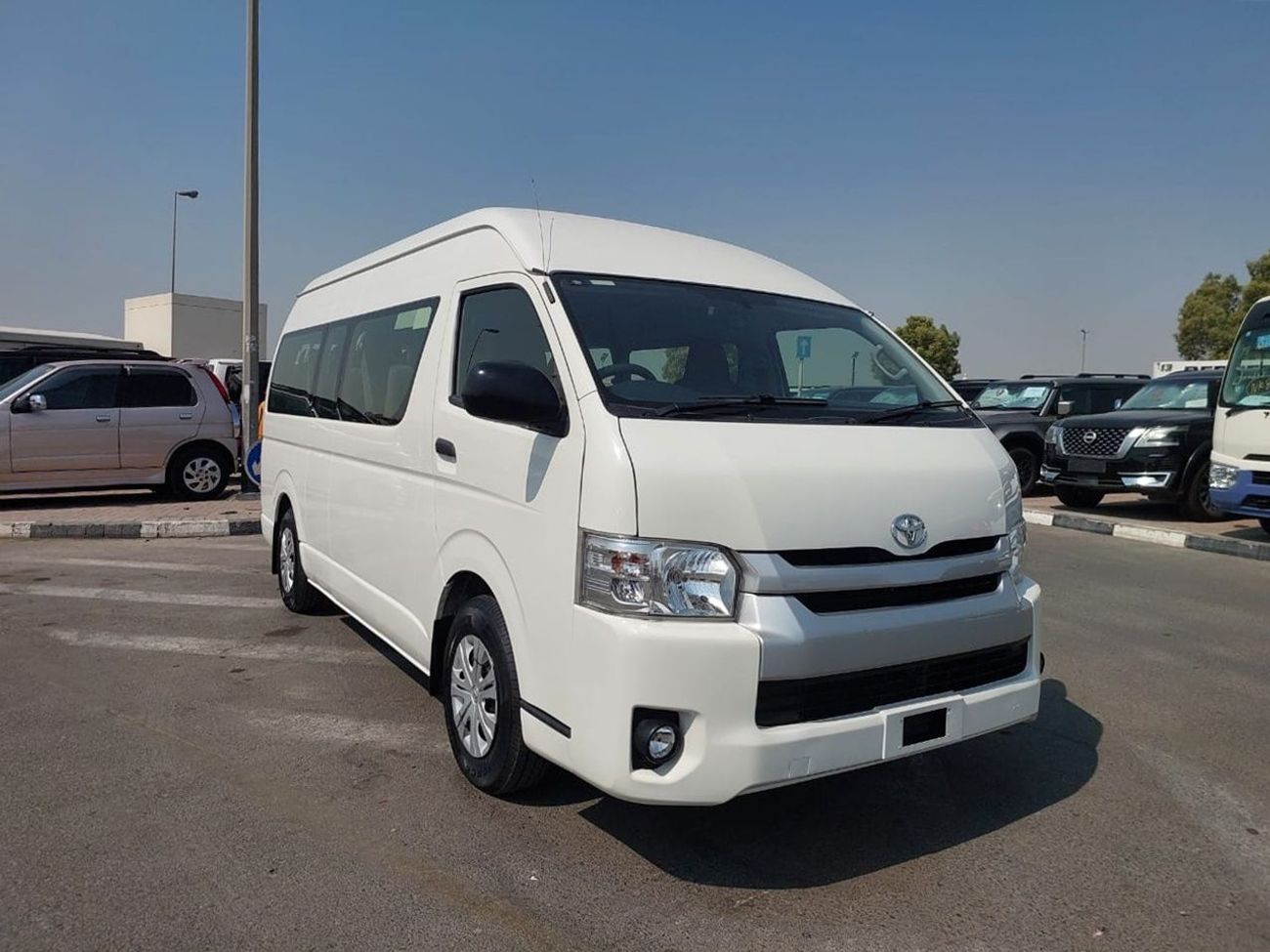 Toyota Hiace TOYOTA HIACE COMMUTER VAN RHD 2017 MODEL 3.0 L DIESEL AUTOMATIC(PM33188)