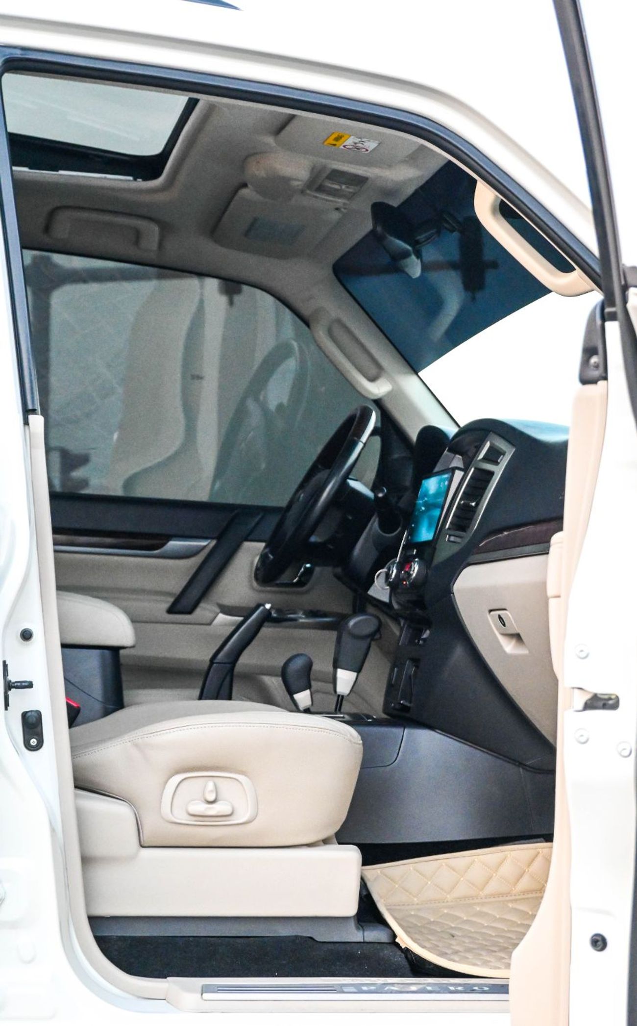 ميتسوبيشي باجيرو MITSUBISHI PAJERO 2017 GLS 3.8L GCC IN EXCELLENT CONDITION