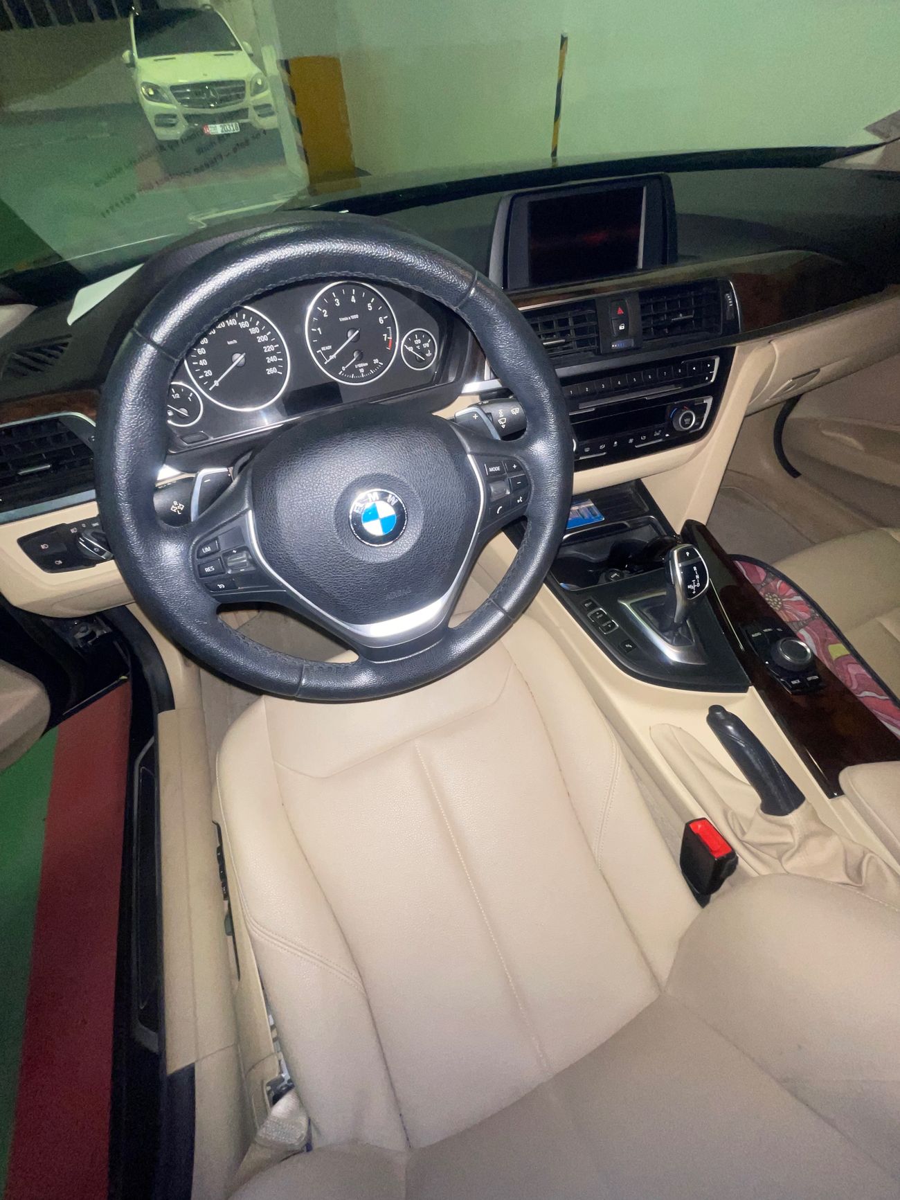 BMW 320i Std 2.0L