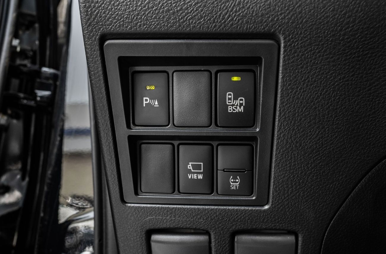 تويوتا هيلوكس 2025 Toyota Hilux GR-Sport 4.0L AT Petrol (Black)