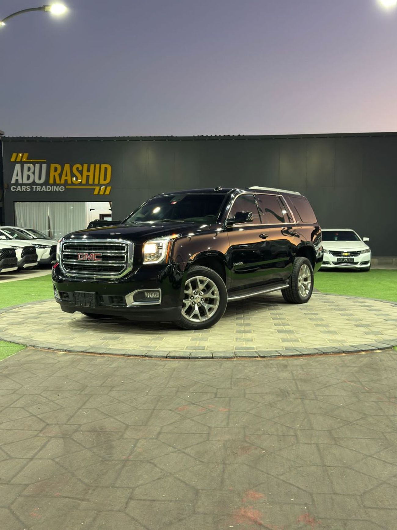 GMC Yukon SLT 5.3L 4WD (8 Seater)