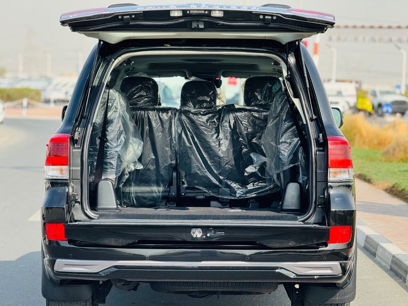 تويوتا لاند كروزر Sahara top of the range