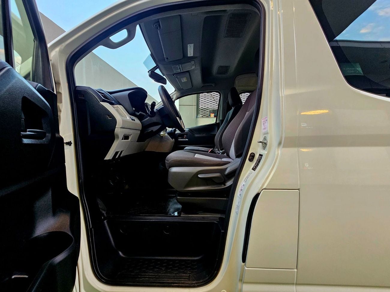 Toyota Hiace GL PASSENGER/ PATROL MANUAL/ 3.5 V6/ LOW MILEAGE