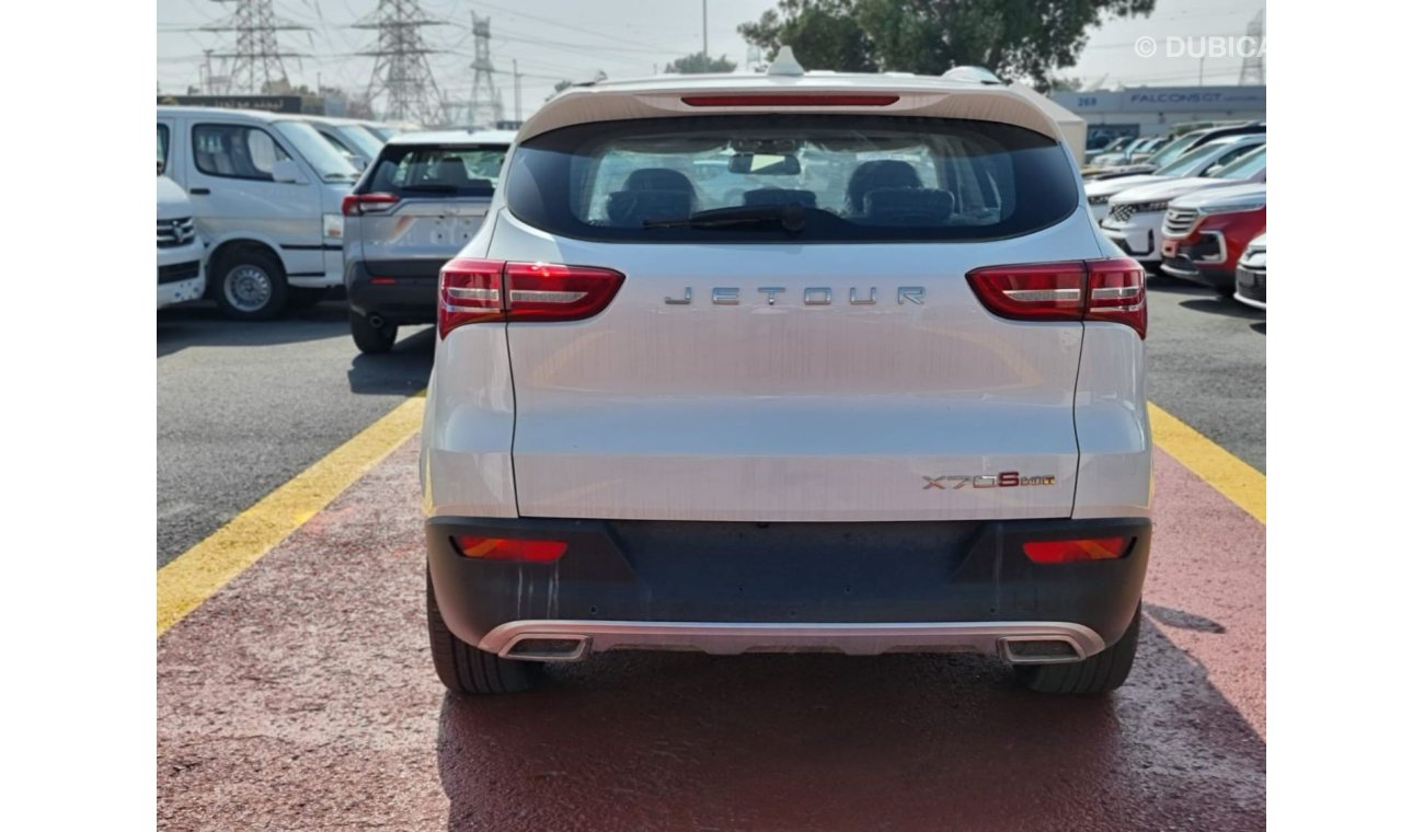 جيتور X70 Chery Jetour X70S 240T 1.5L SUV مع جلد لون داخلي أبيض موديل 2022