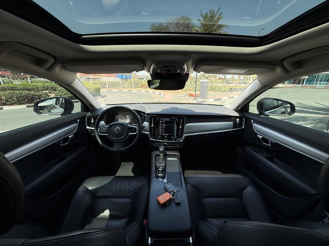 Volvo S90 T5 Momentum 2.0L  VOLVO S90T5 UNLIMITED BRIGHT MOMENTUM 2021 GCC FULL SERVICE HI