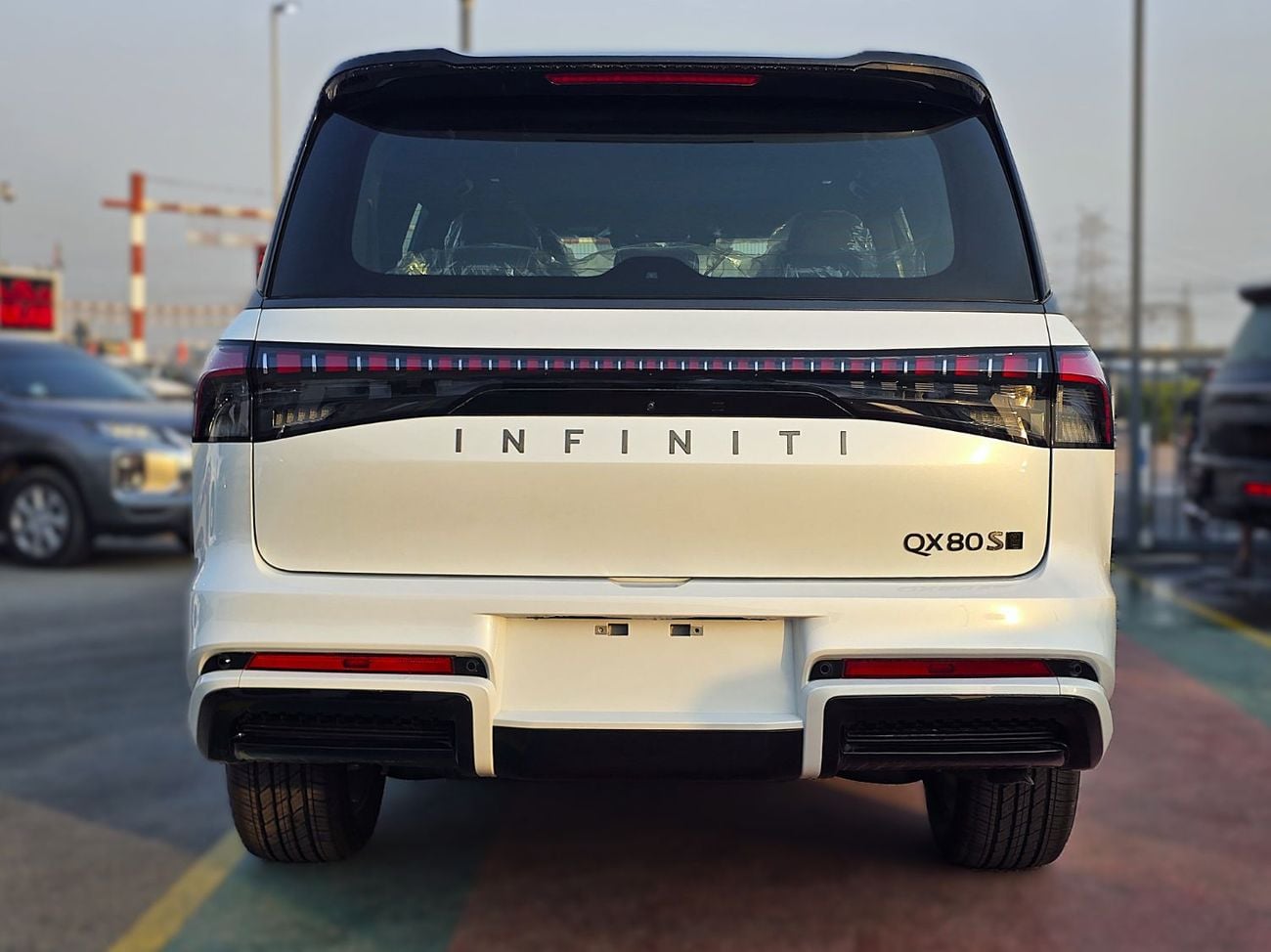 Infiniti QX80 SENSORY CAPTAIN CHAIRS