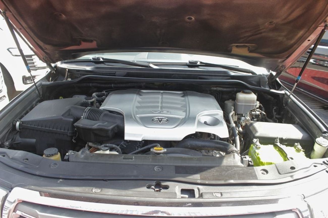 تويوتا لاند كروزر VXR 5.7L 4WD