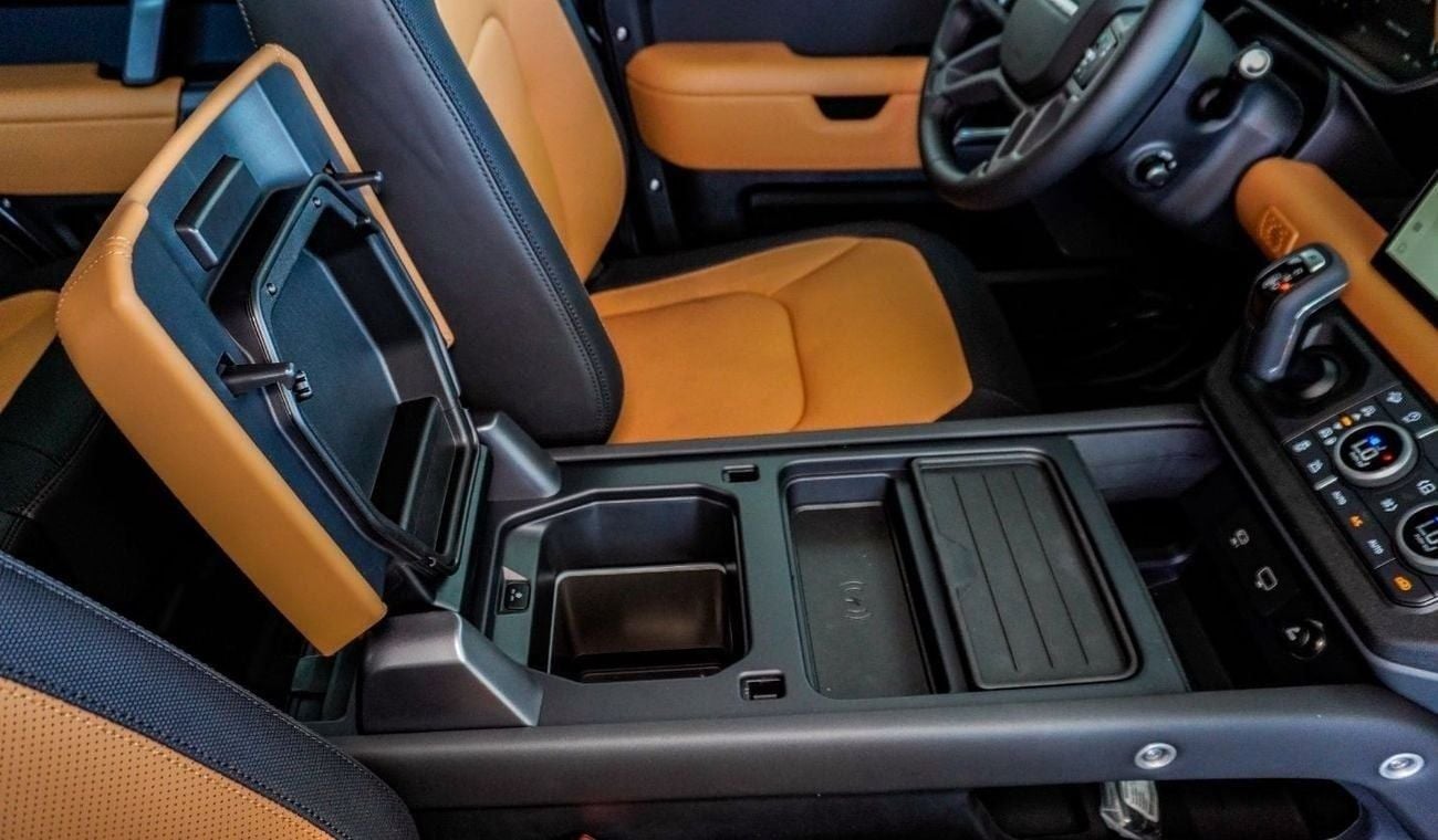 Land Rover Defender P400 110 X-Dynamic HSE 3.0L (7 Seater) Land Rover Defender 110 HSE X-Dynamic P400 | Black Pack Editi