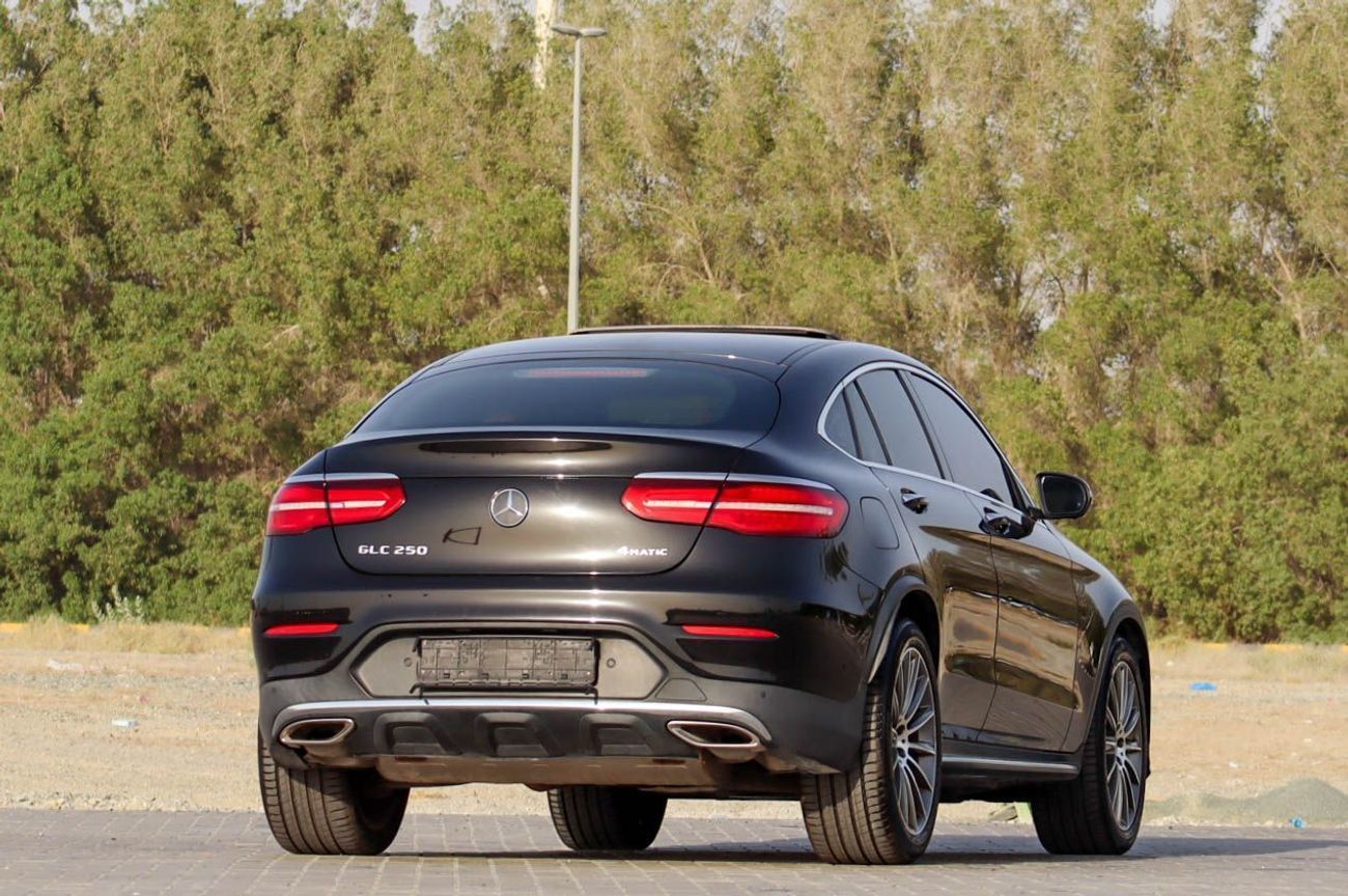 مرسيدس بنز GLC 250 Mercedes GLC 250/4MATIC 2018, GCC original paint accident-free, in excellent condition 2300
