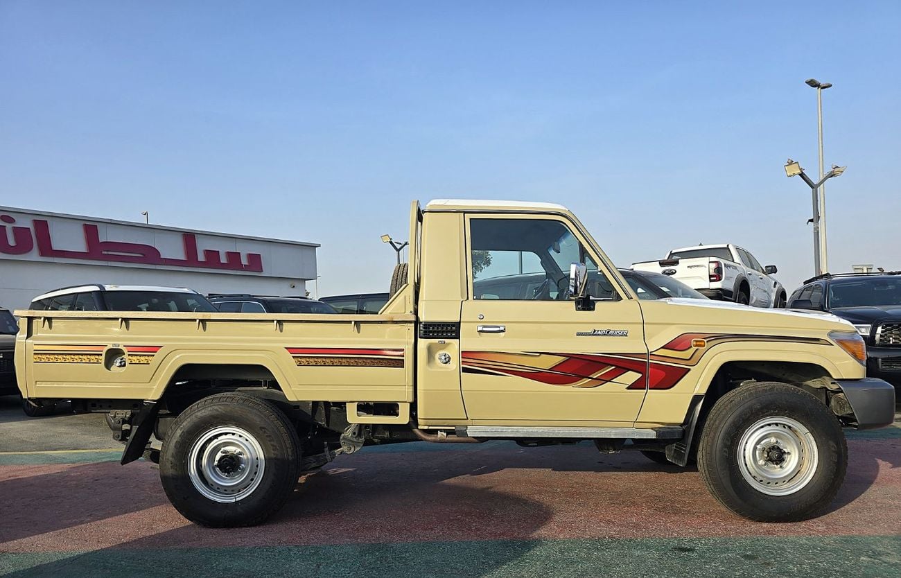 Toyota Land Cruiser Pick Up LX AC PWR OPT Toyota Land Cruiser PickUp S.C LX 4.0L M/T AWD Gcc Biege Color 2012 Model