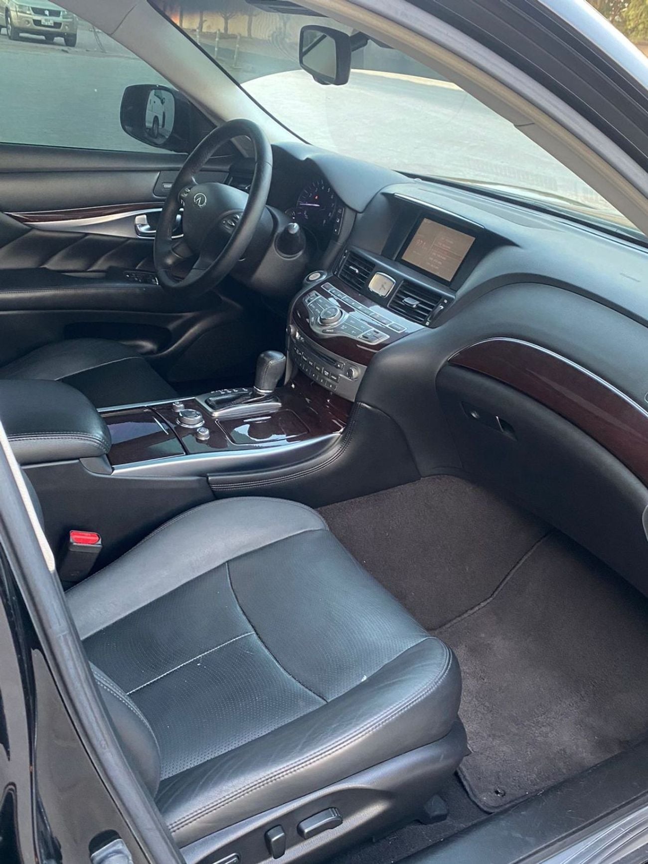 Infiniti Q70 Luxury