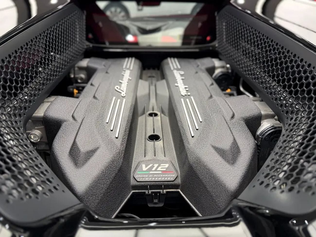 Lamborghini Revuelto PEARL WHITE