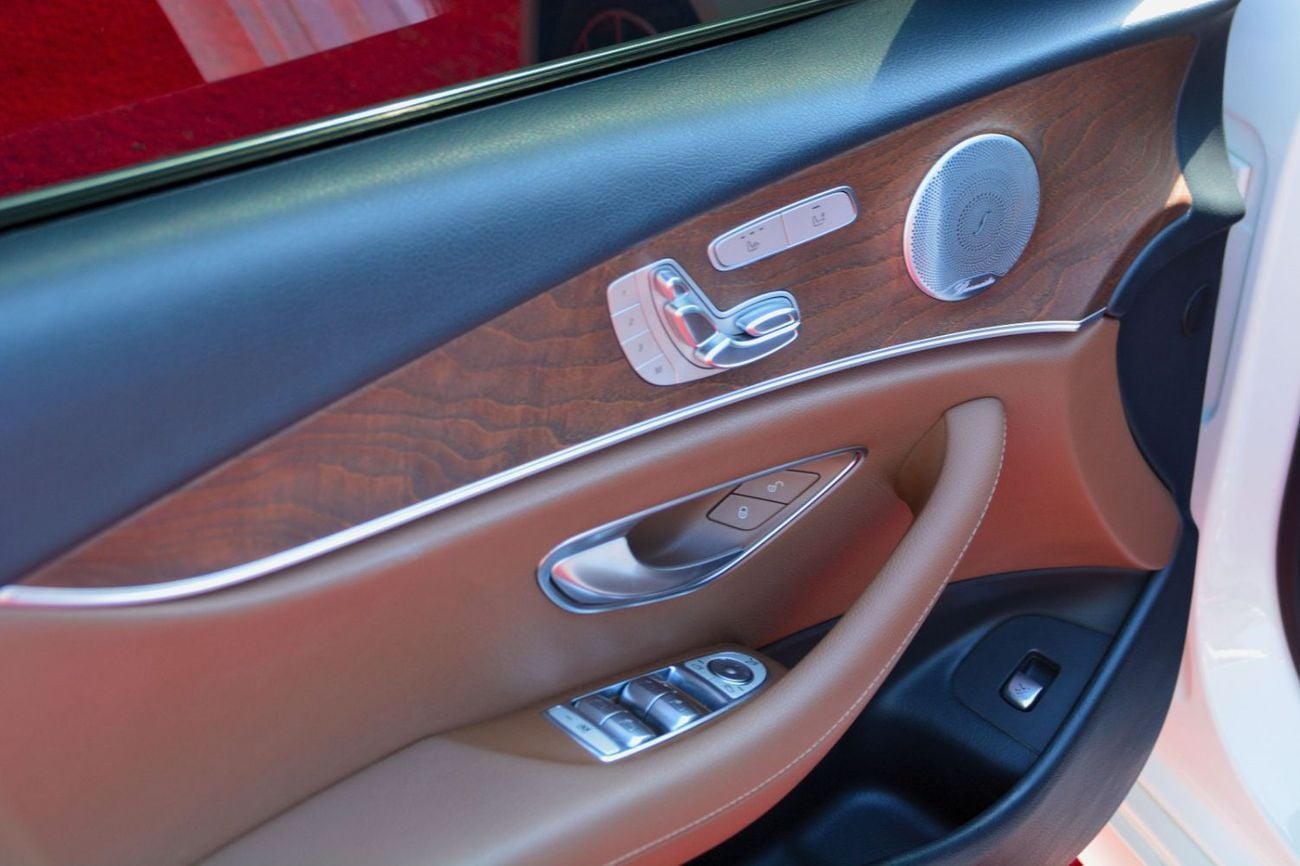 مرسيدس بنز E300 AMG Premium + 2.0L