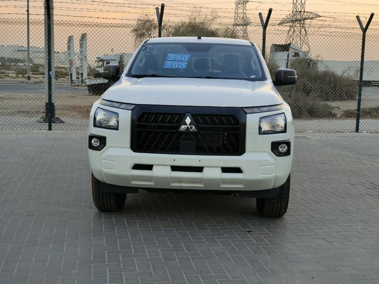 Mitsubishi L200 GLX Double Cab Petrol 2.4L MITSUBISHI L200 PETROL GLX 2.4L 2025