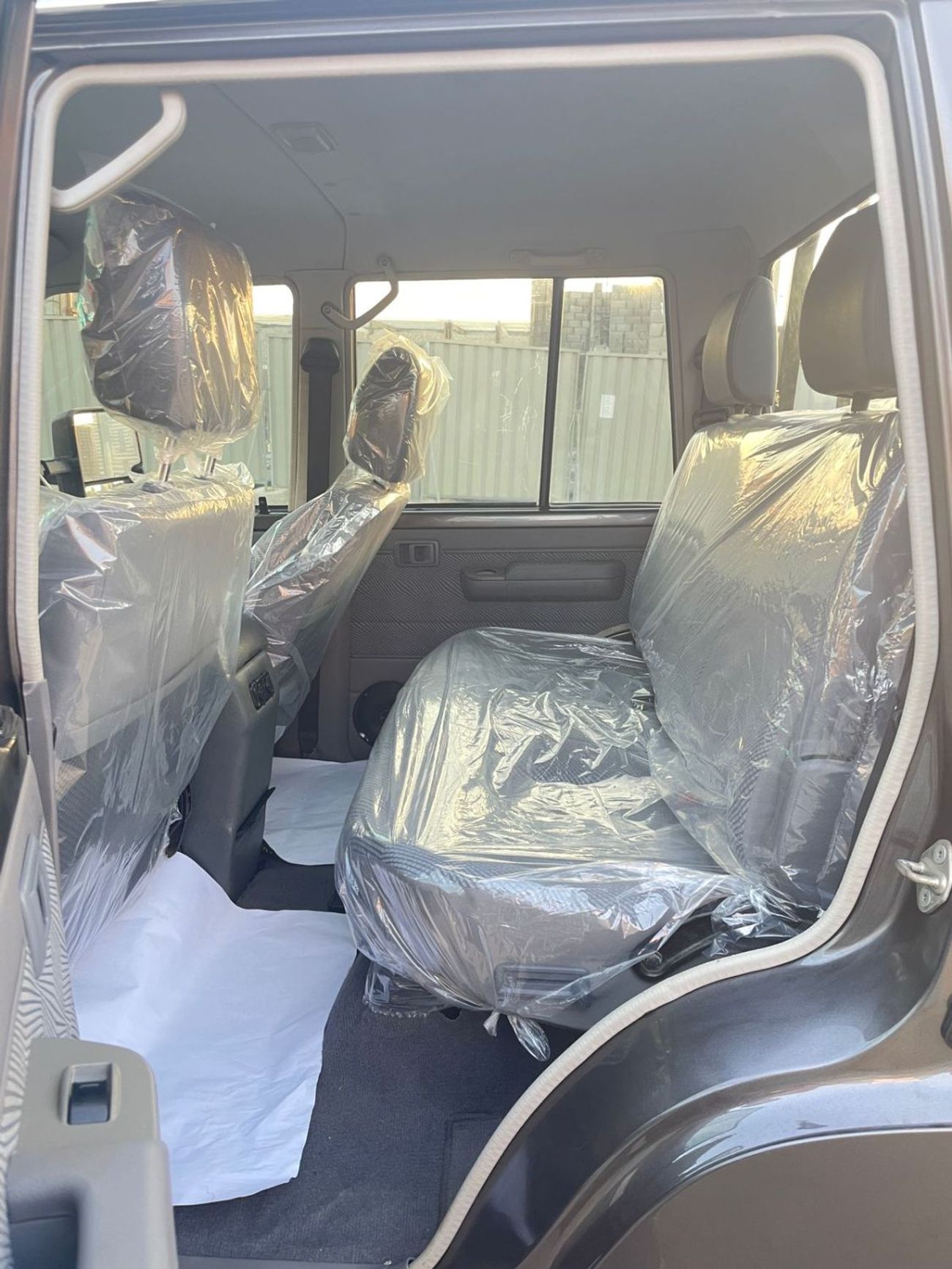 تويوتا لاند كروزر بيك آب RIGHT HAND DRIVE 4.5 1 VD ONLY FOR EXPORT