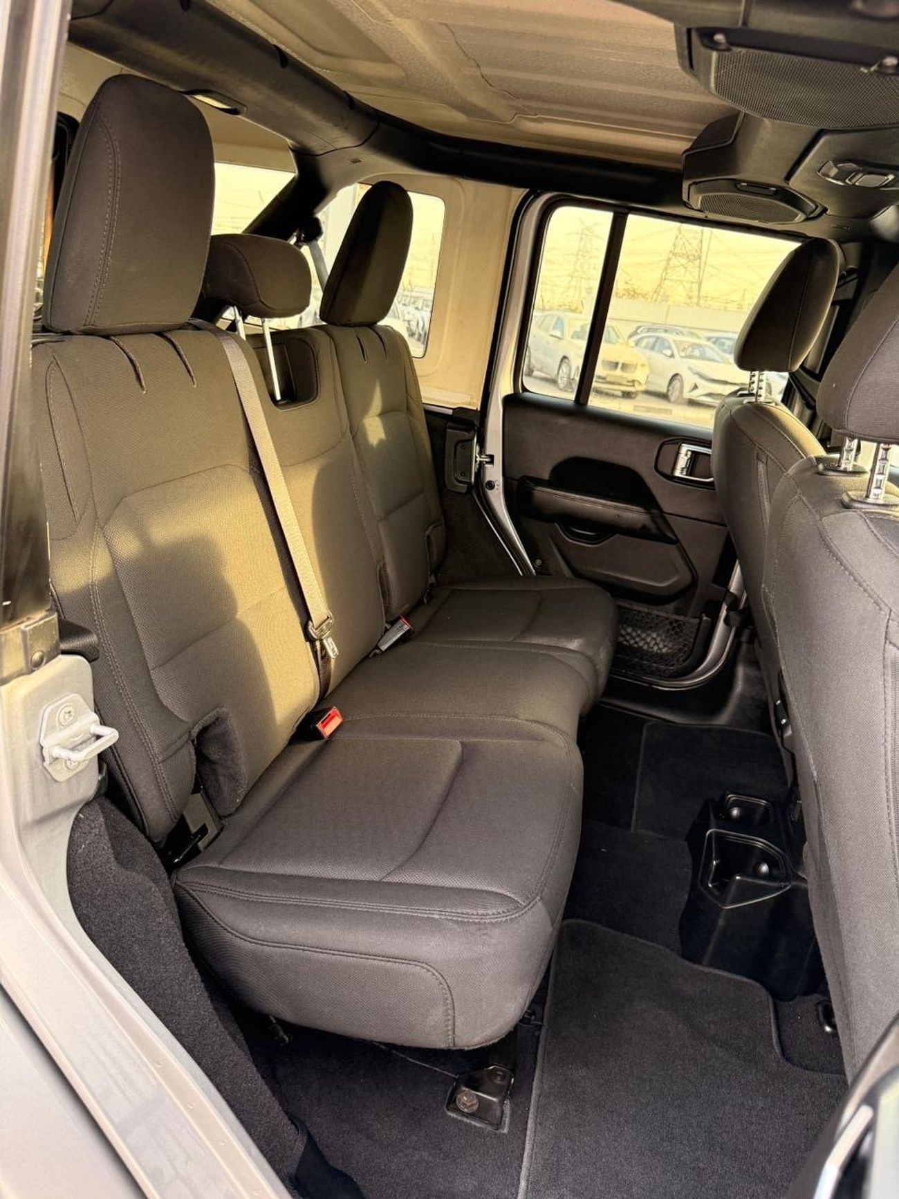 Jeep Wrangler Unlimited Sahara 2.0L A/T