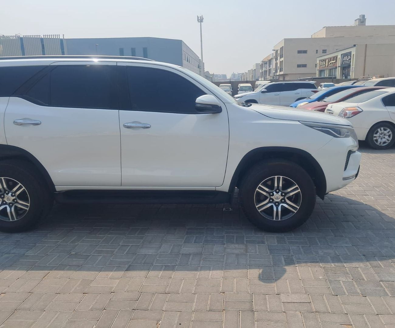 Toyota Fortuner EXR 2.7L v4 petrol Engine Colour White Transmission Automatic  7seats power steering power window contro