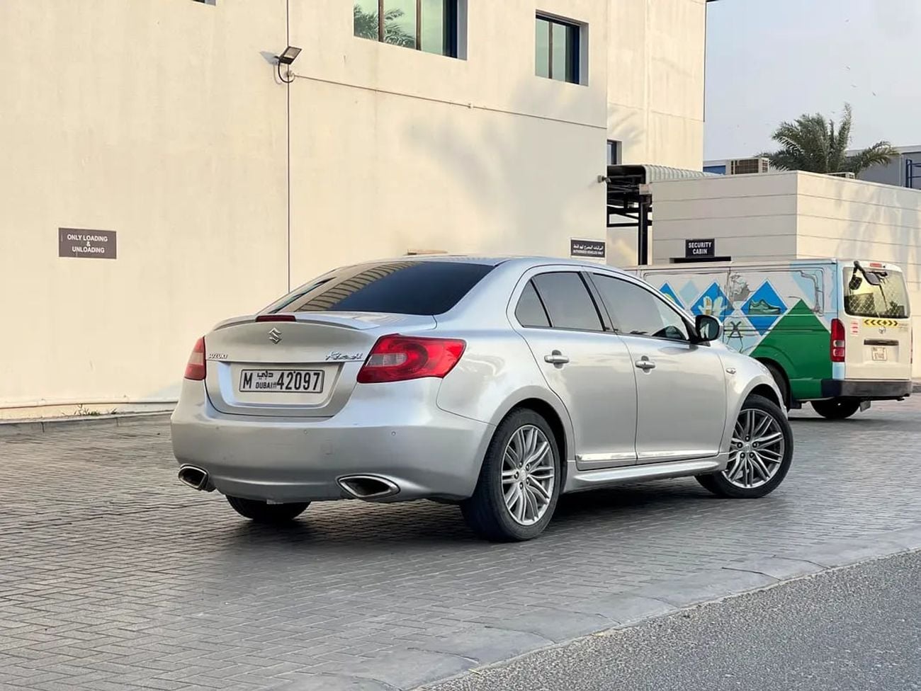 سوزوكي كيزاشي GCC | 2.4L 4-CYLINDERS