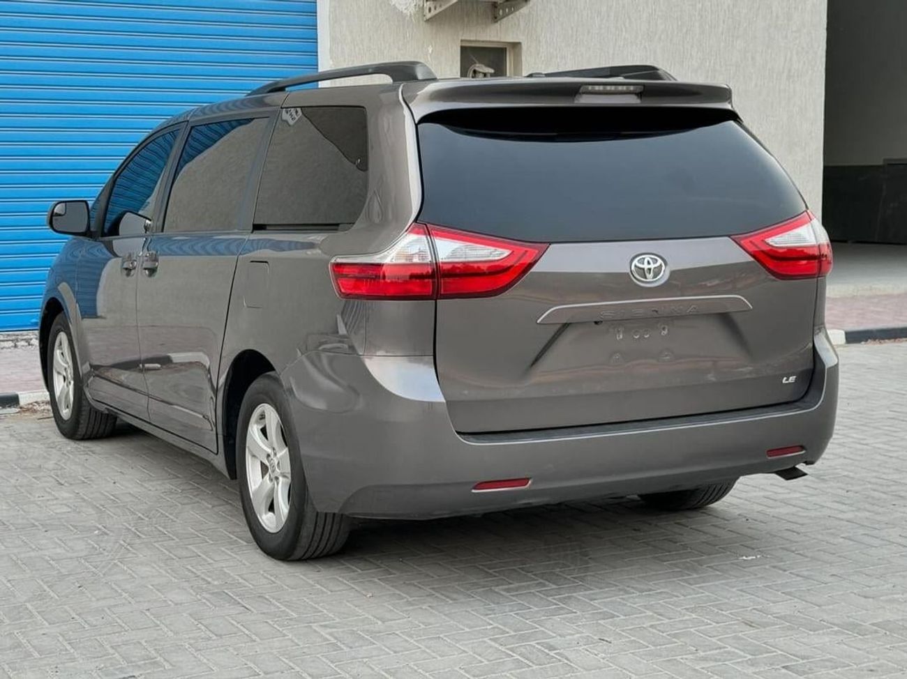 تويوتا سيينا تويوتا سيينا LE وارد 2015