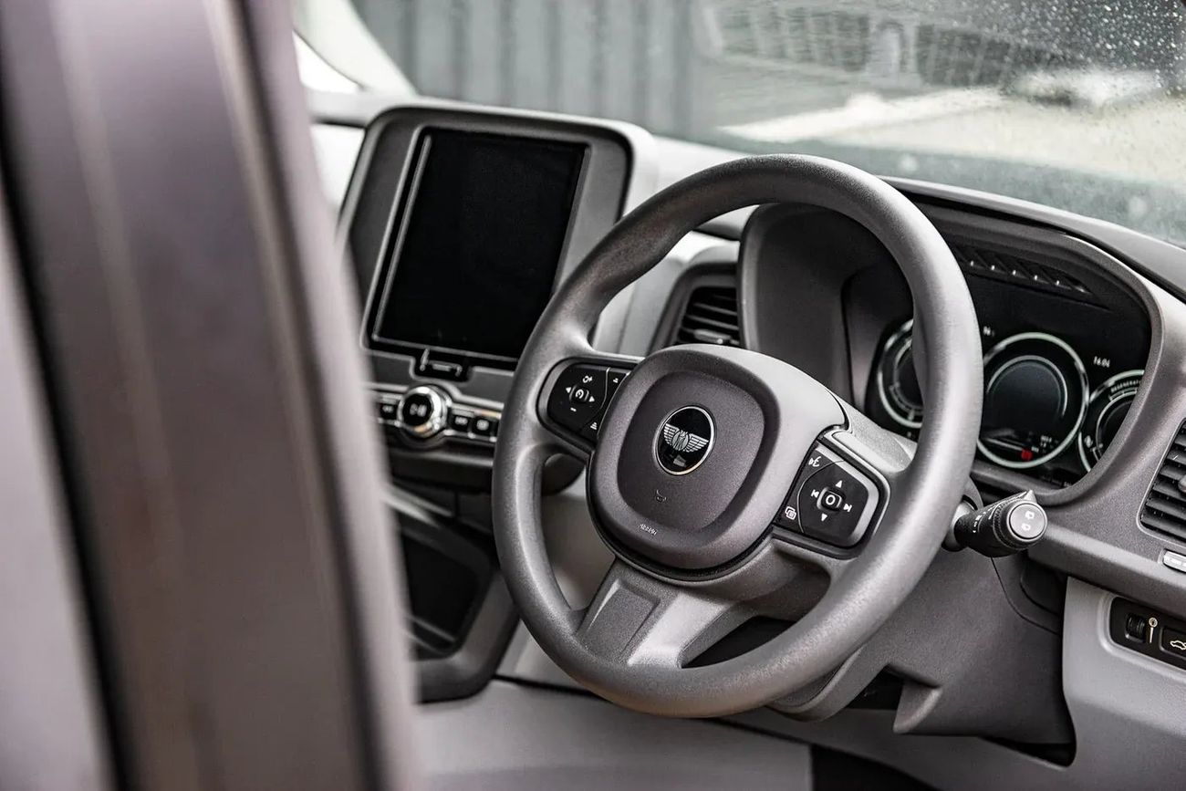 أل اي في سي TX LEVC TX5 TAXI Hybrid-Electric KAHN CONVERSION (EXPORT ONLY) RIGHT HAND DRIVE