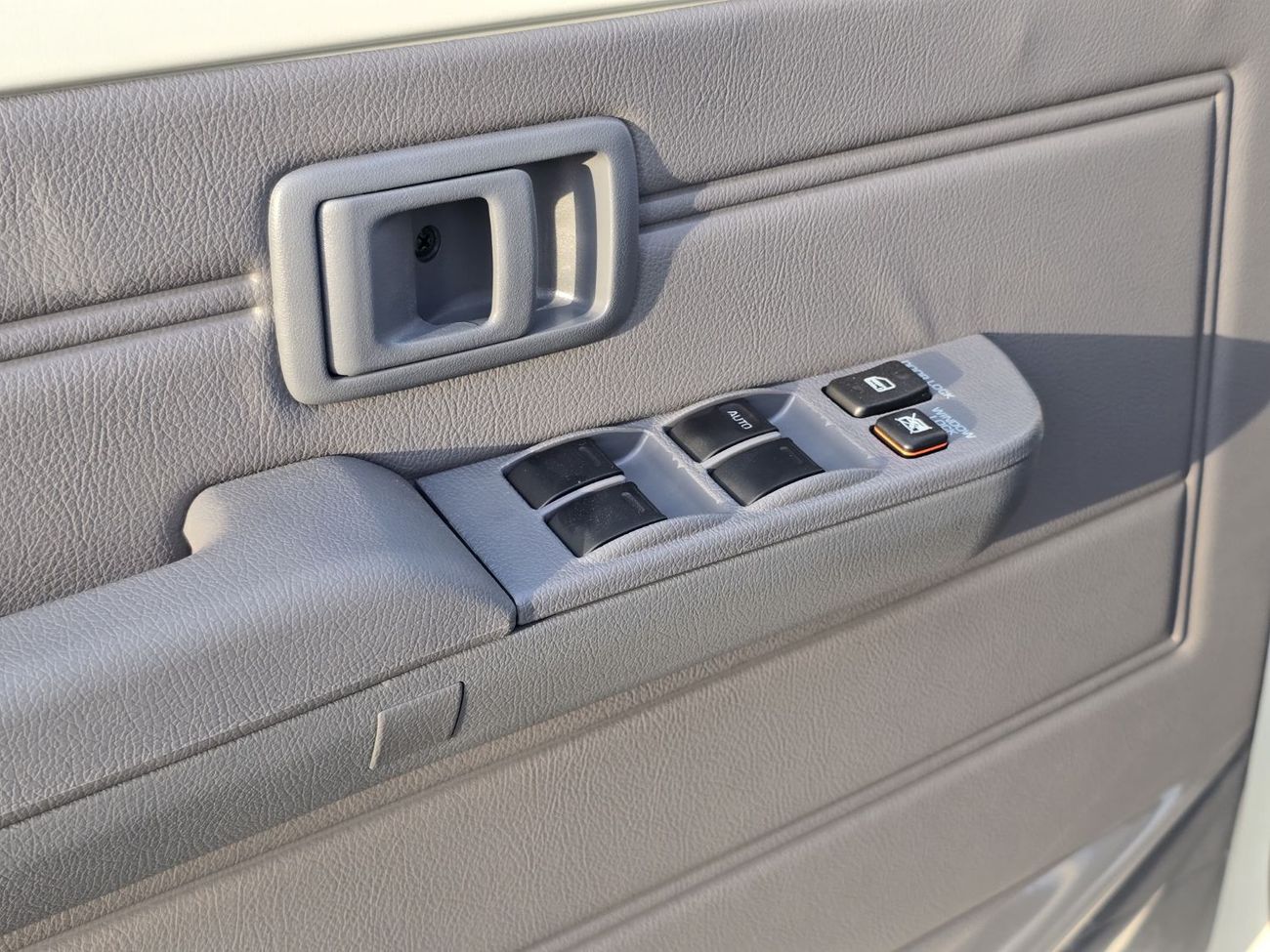 Toyota Land Cruiser 70 2025 Toyota Land Cruiser 4.2L V6 Diesel MT 10 seater