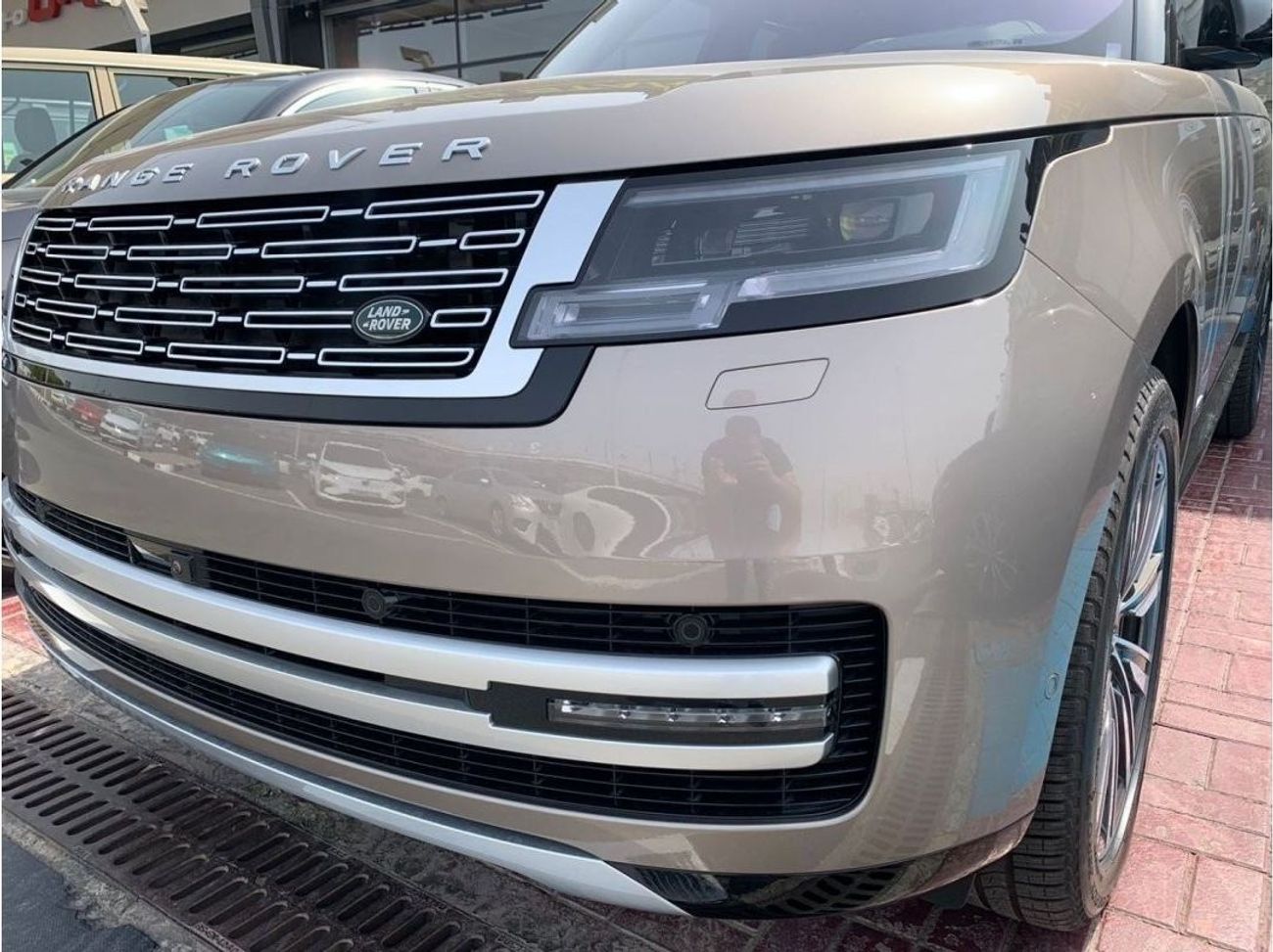 لاند روفر رينج روفر P400 LWB AUTOBIOGRAPHY 3.0L PETROL AWD