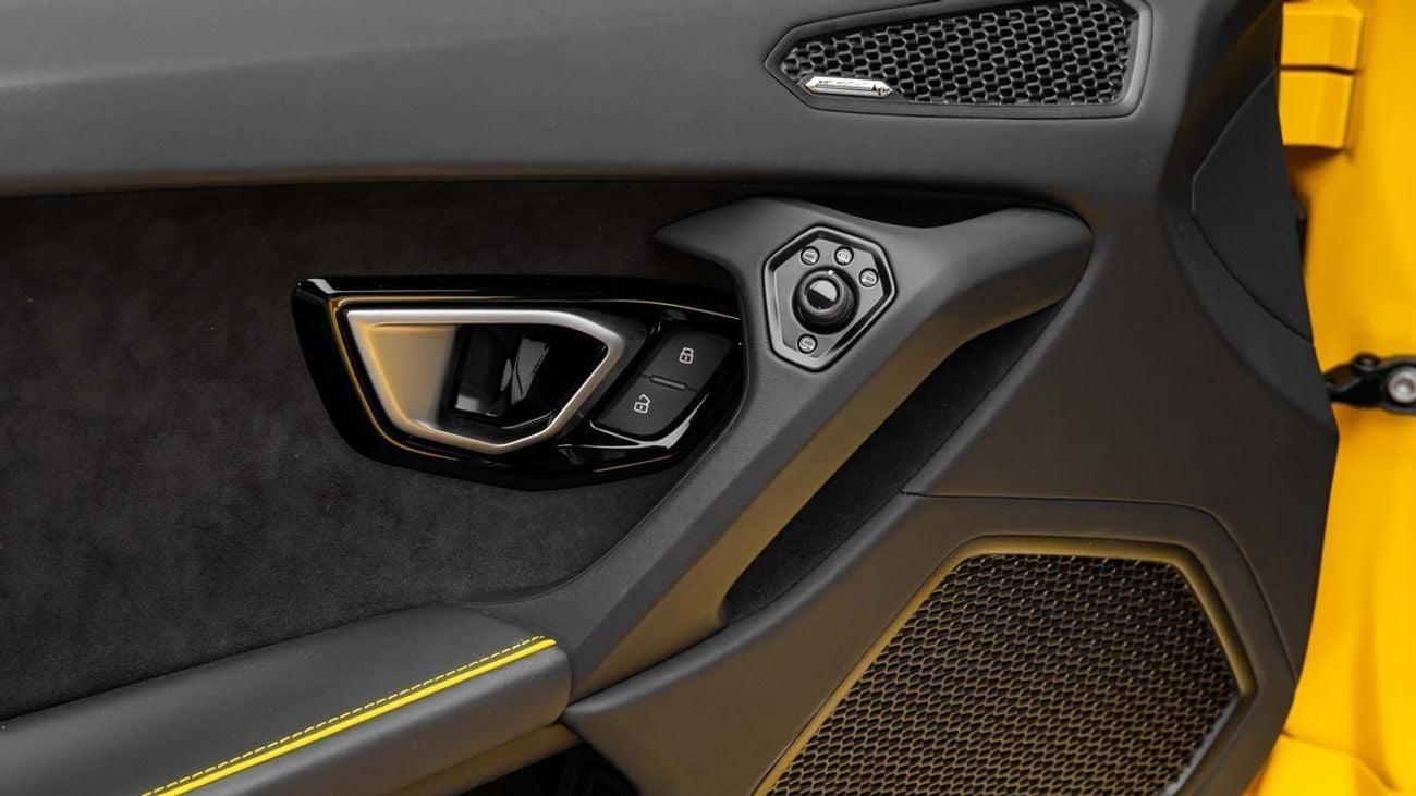 Lamborghini Huracan Evo Spyder - 2024 - GCC Specs - Under Warranty and Service Contract