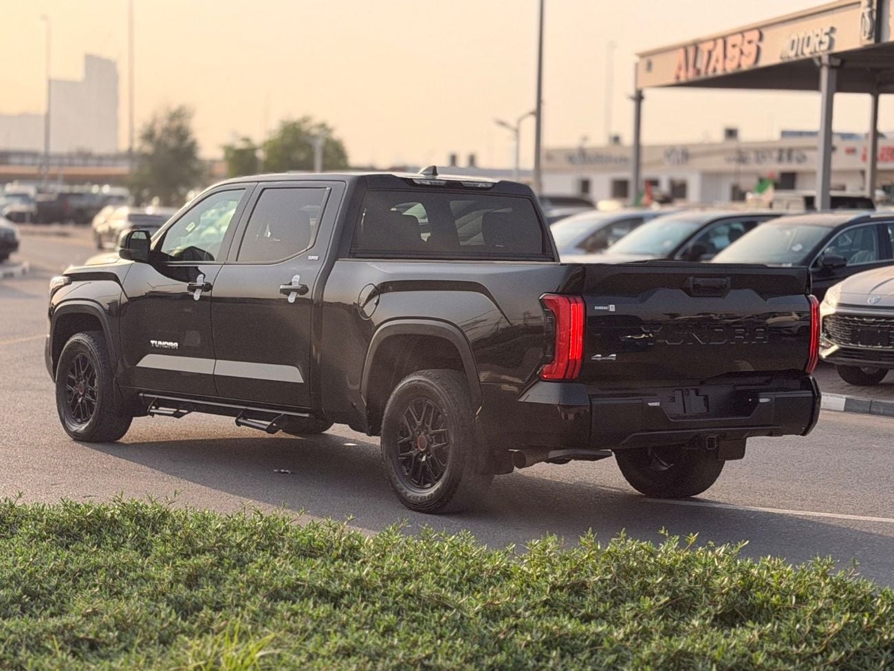 تويوتا تاندرا SR5 4WD Premium 2024