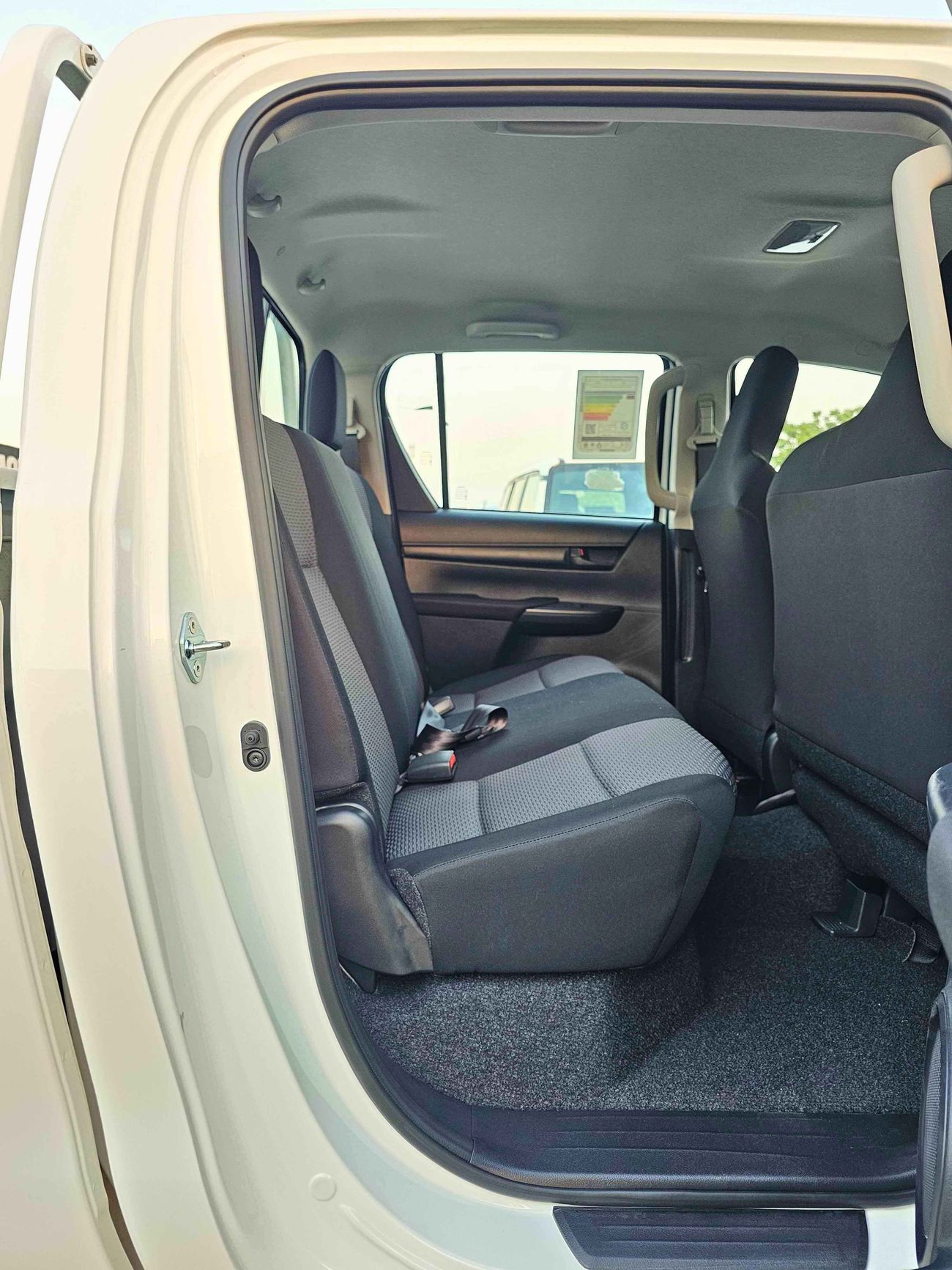 Toyota Hilux DLX-G1 | NARROW BODY | M/T | 2.4L V4 DIESEL | 4WD (CODE # DLX-G1)