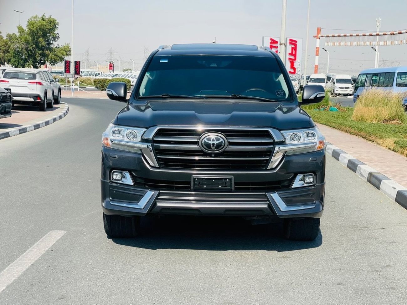 تويوتا لاند كروزر Toyota landcuriser VXR 5.7 V8 2019 Years full option Top the Range accident free