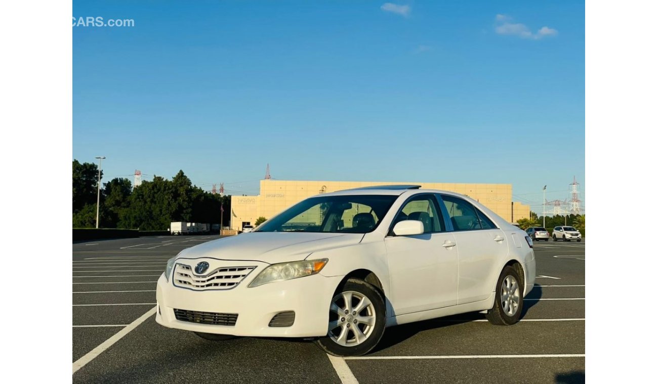 تويوتا كامري Toyota Camry with Sunroof