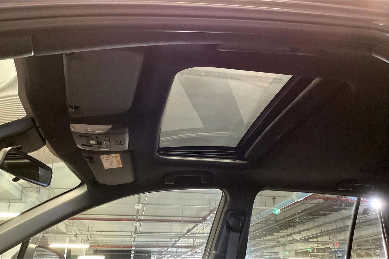 تويوتا كورولا كروس GLI | National Day Celebration | شامل الضمان | 0 ﺪﻔﻋﺓ ﺃﻮﻟﻯ