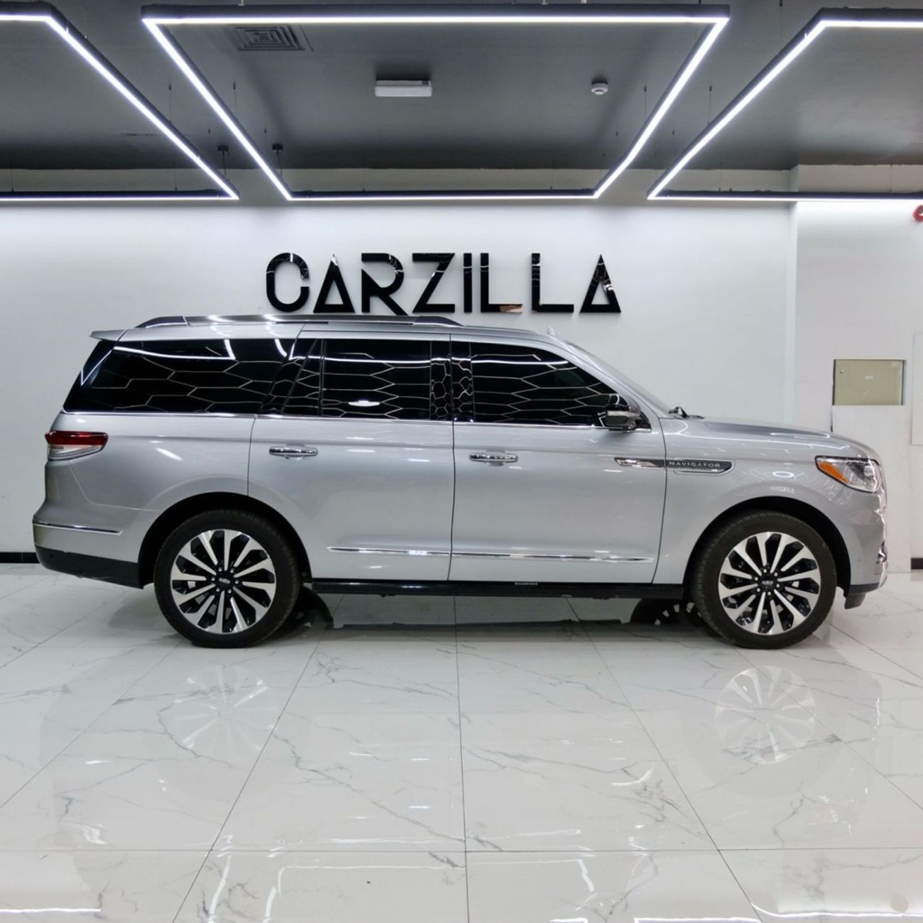 Lincoln Navigator Presidential 3.5L Lincoln Navigator LUX LWB full 4WD 2022 | Under Warranty | GCC Specs