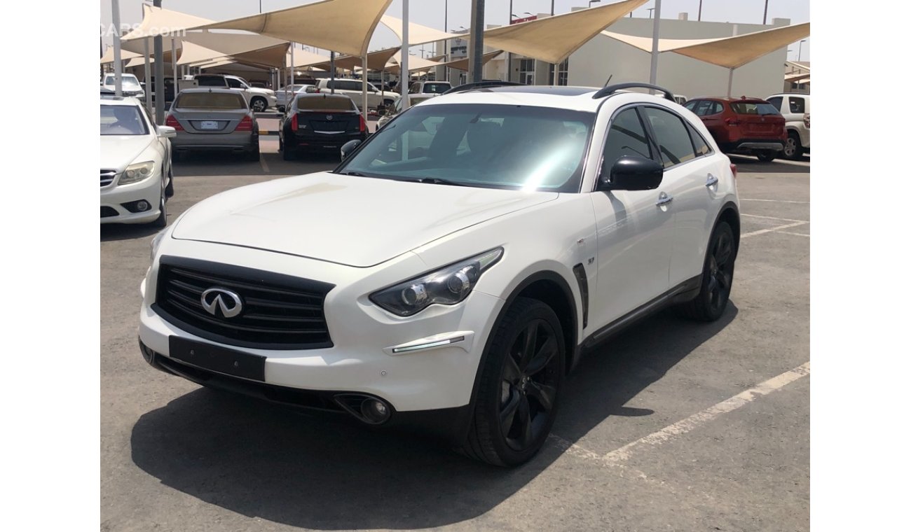 Infiniti QX70 Infinity QX70S model 2015 GCC car prefect condition full option low mileage sun roof leather seats b