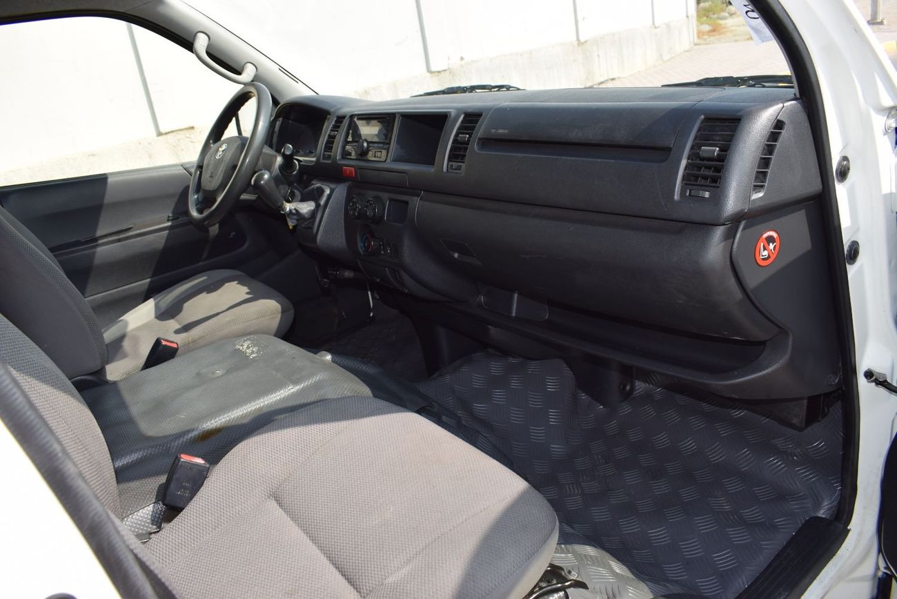 Toyota Hiace GL - High Roof LWB Toyota Hiace Highroof Bus GL, Model:2018. Only done 151000 km