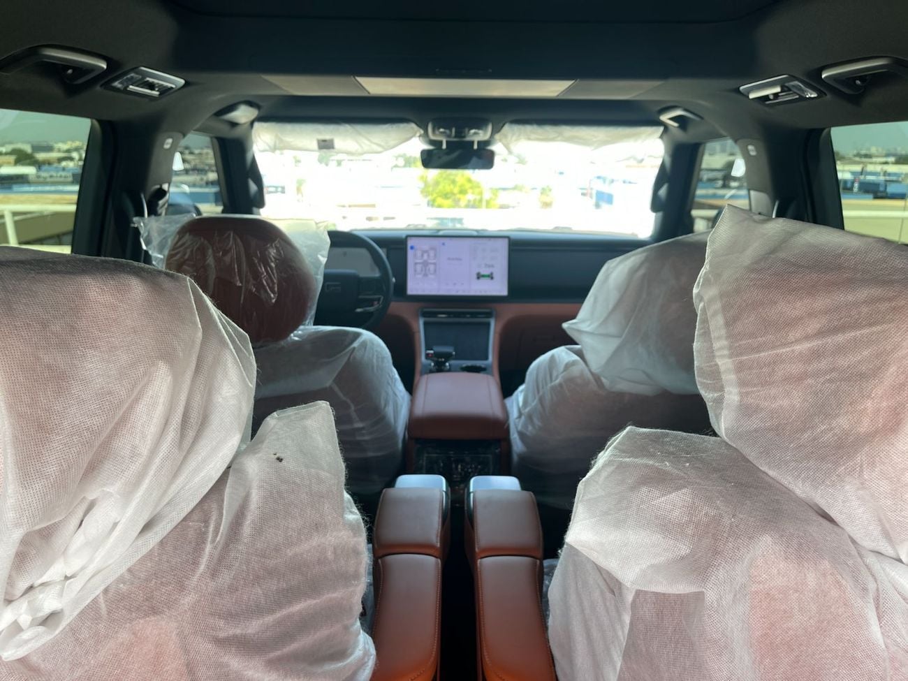 ROX 01 VIP 6 SEATERS 1.5L-4CYL RANGE EXTENDER + DUAL ELECTRIC MOTORS AWD