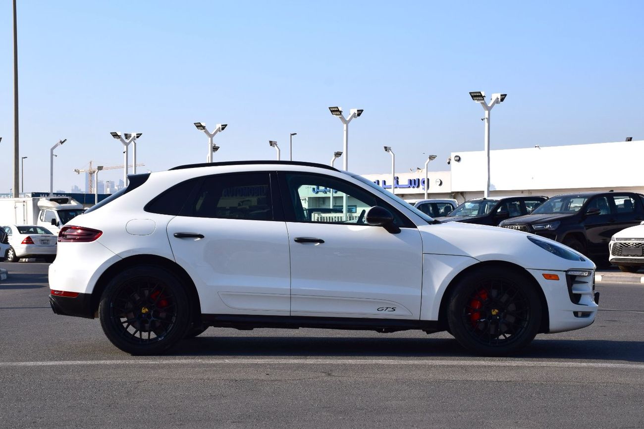 Porsche Macan Porsche Macan gts 3.0L 6 cylinder twin turbo