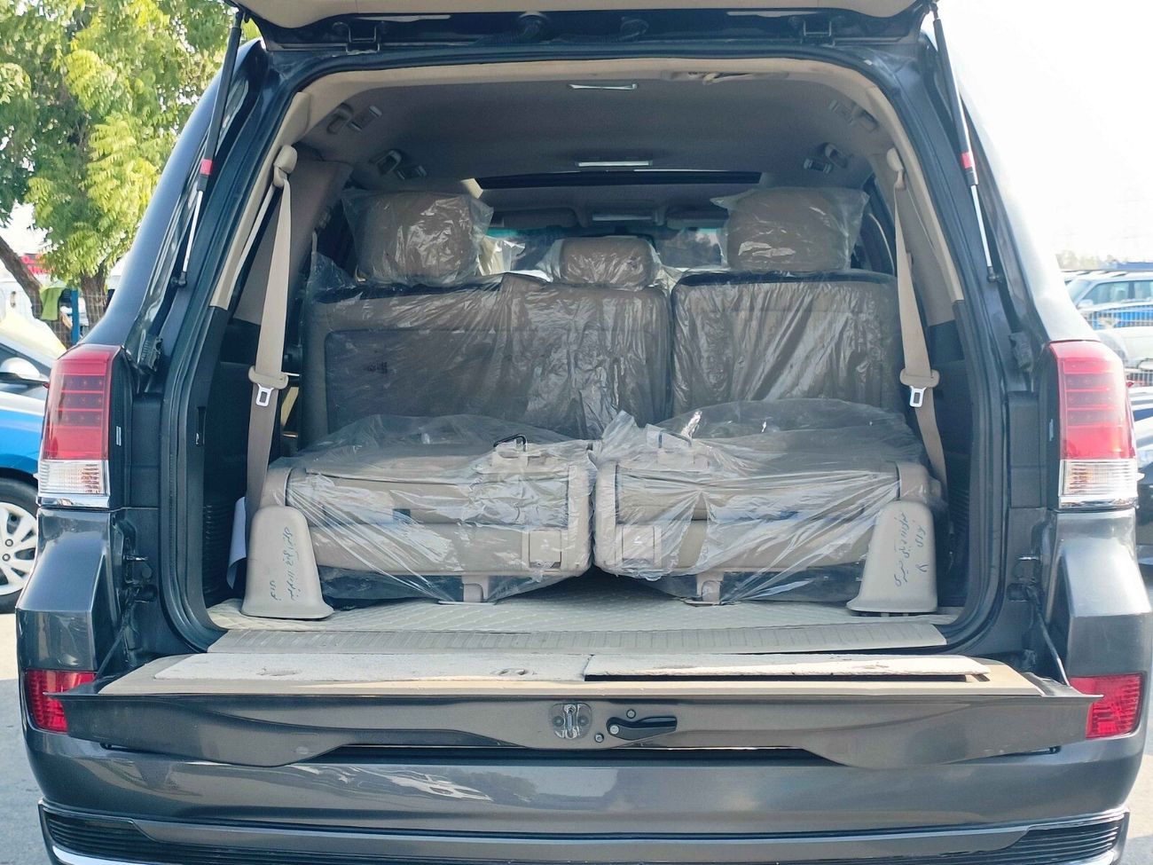 Toyota Land Cruiser VXR BIG ENGINE/  SHAPE 2021/ FULL OPTION / EXPORT ONLY / LOT#46060