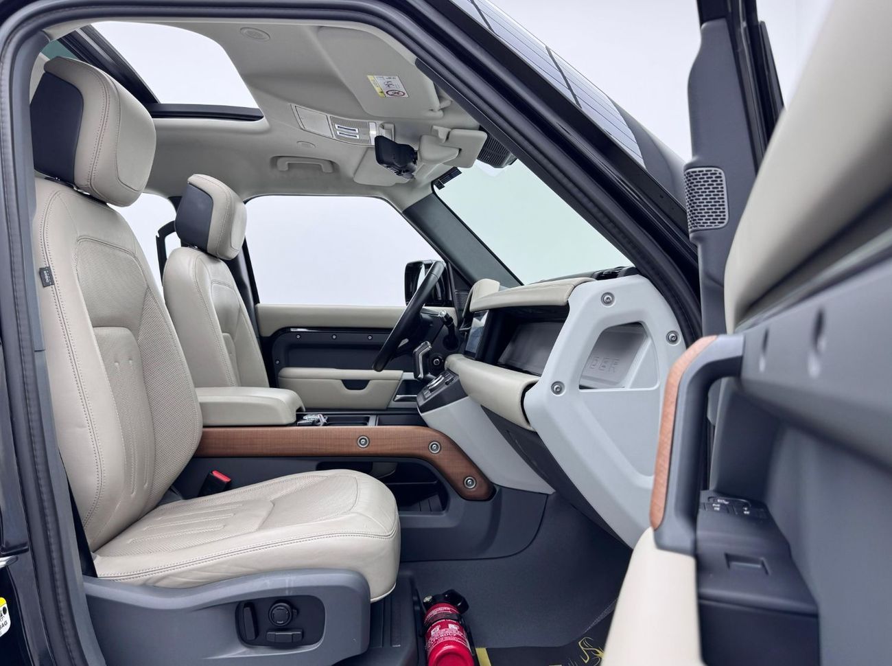 Land Rover Defender P400 110 HSE 3.0L (5 Seater) 2021 Land Rover Defender HSE P400, FULL OPTION, 2026 Agency Warranty &