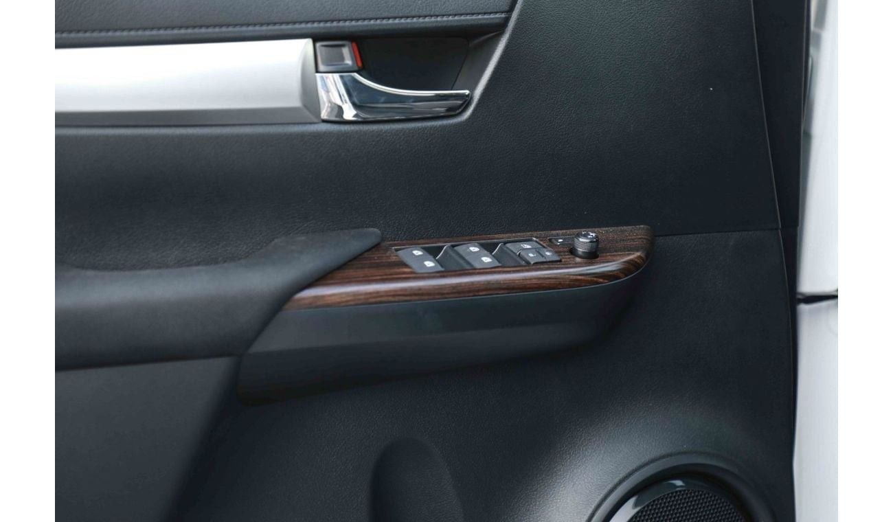 Toyota Hilux 2.7L HI - PLATINUM WHITE PEARL inside BLACK | Export Only