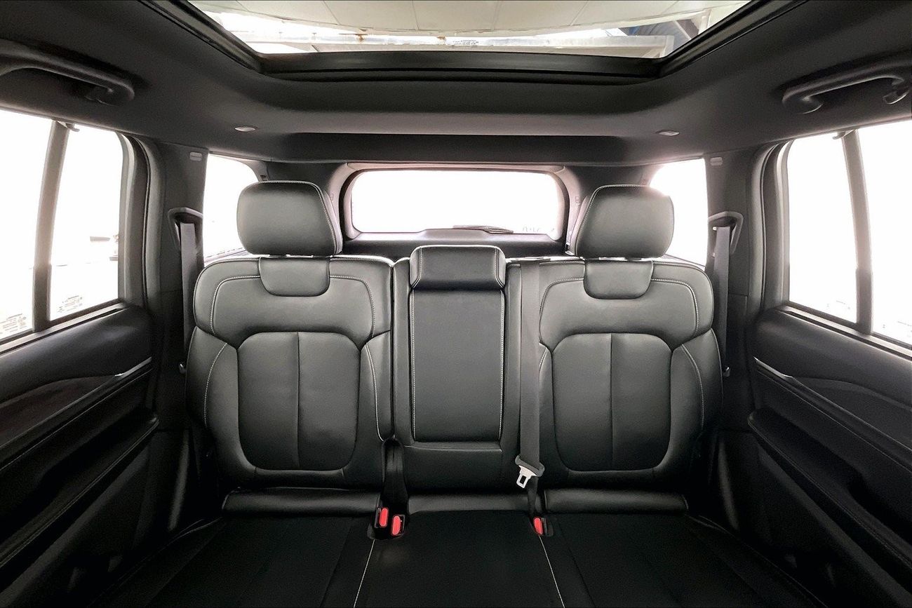 جيب جراند شيروكي Overland | ضمان مجاني لمدة عام | 0 دفعة أولى