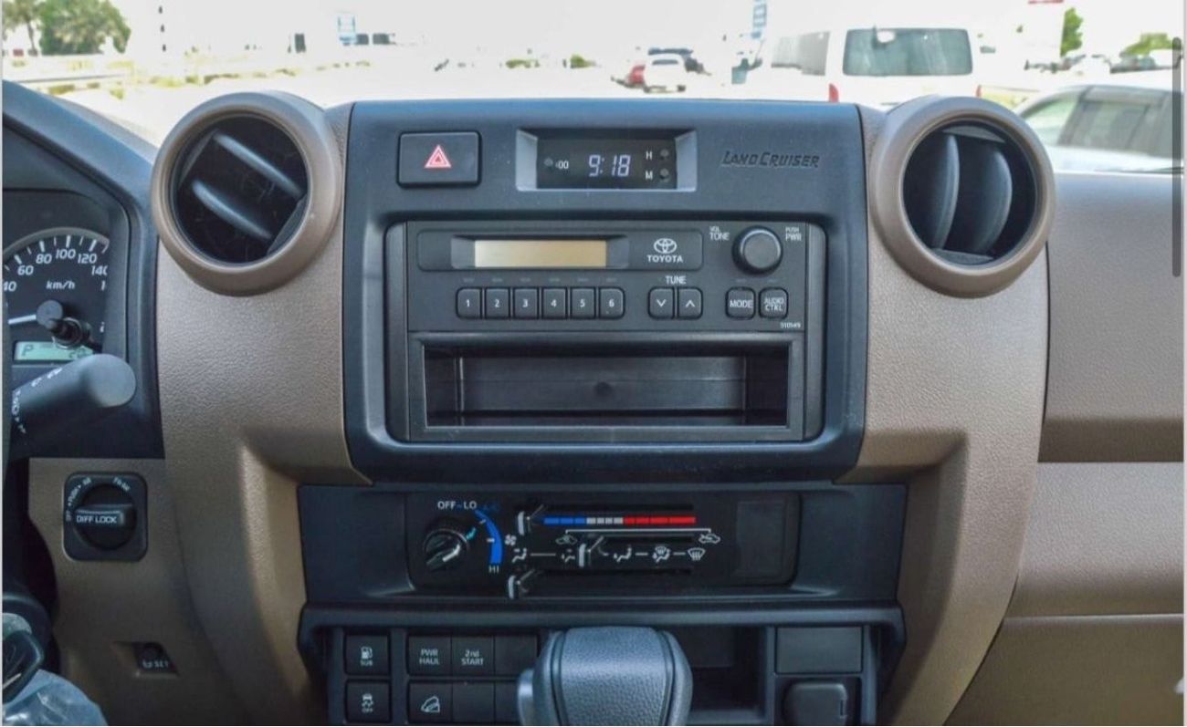 تويوتا لاند كروزر بيك آب 4.0L A/T Diff-Lock