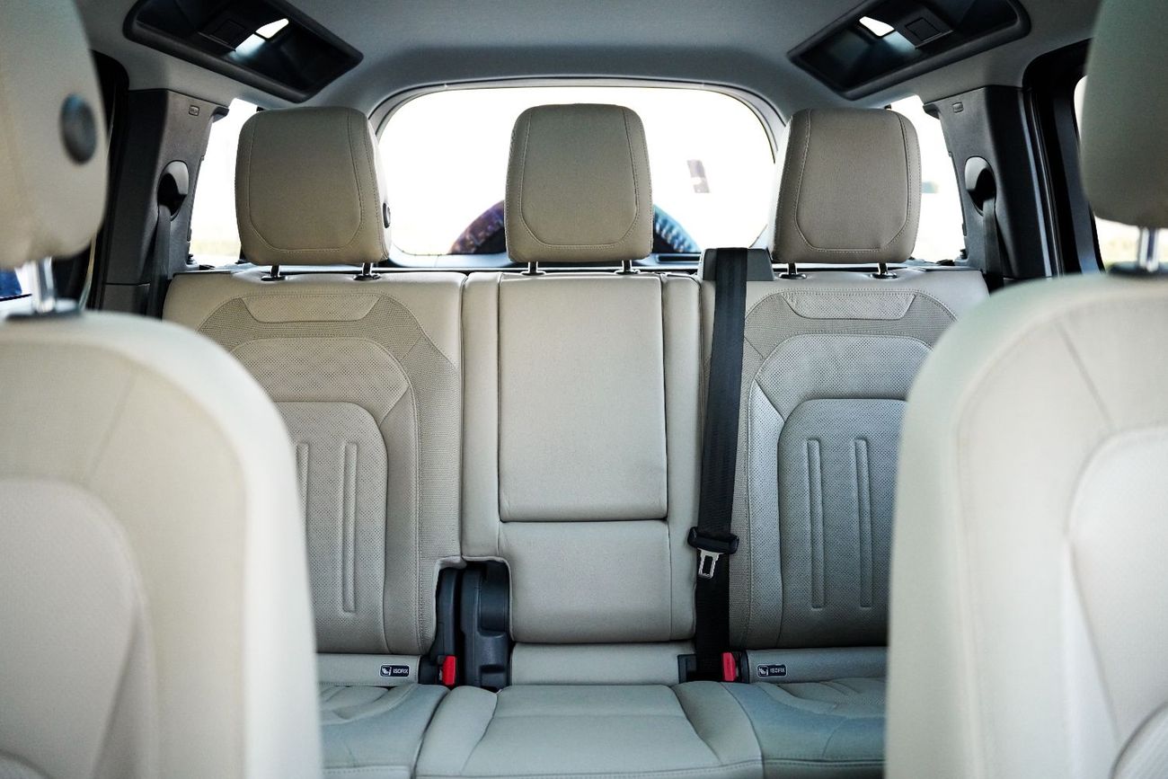 Land Rover Defender P400 110 X-Dynamic SE 3.0L (5 Seater)