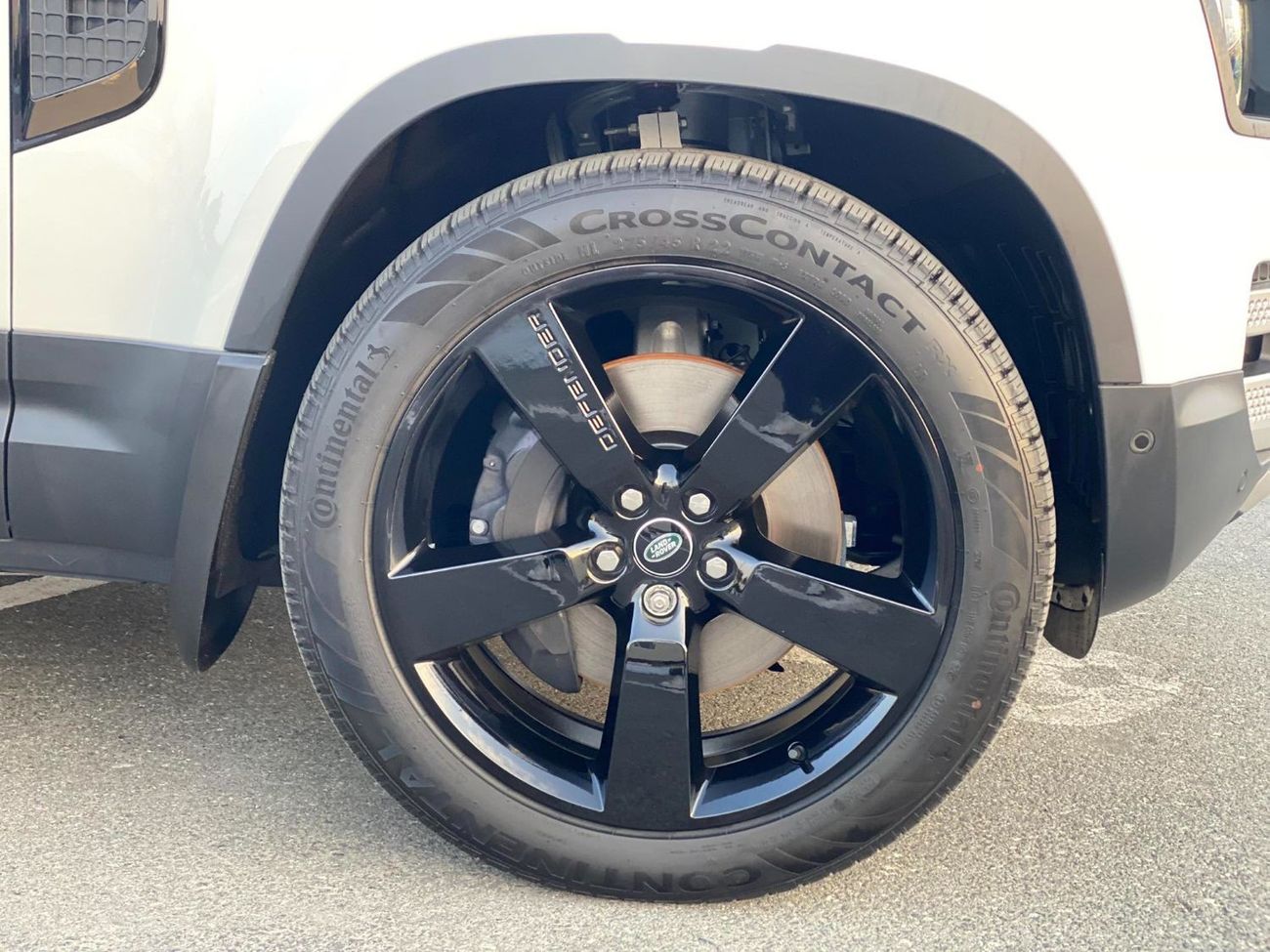 New Land Rover Defender GCC SPEC 22 INCH RIMS GCC SPEC UNDER WARRANTY 