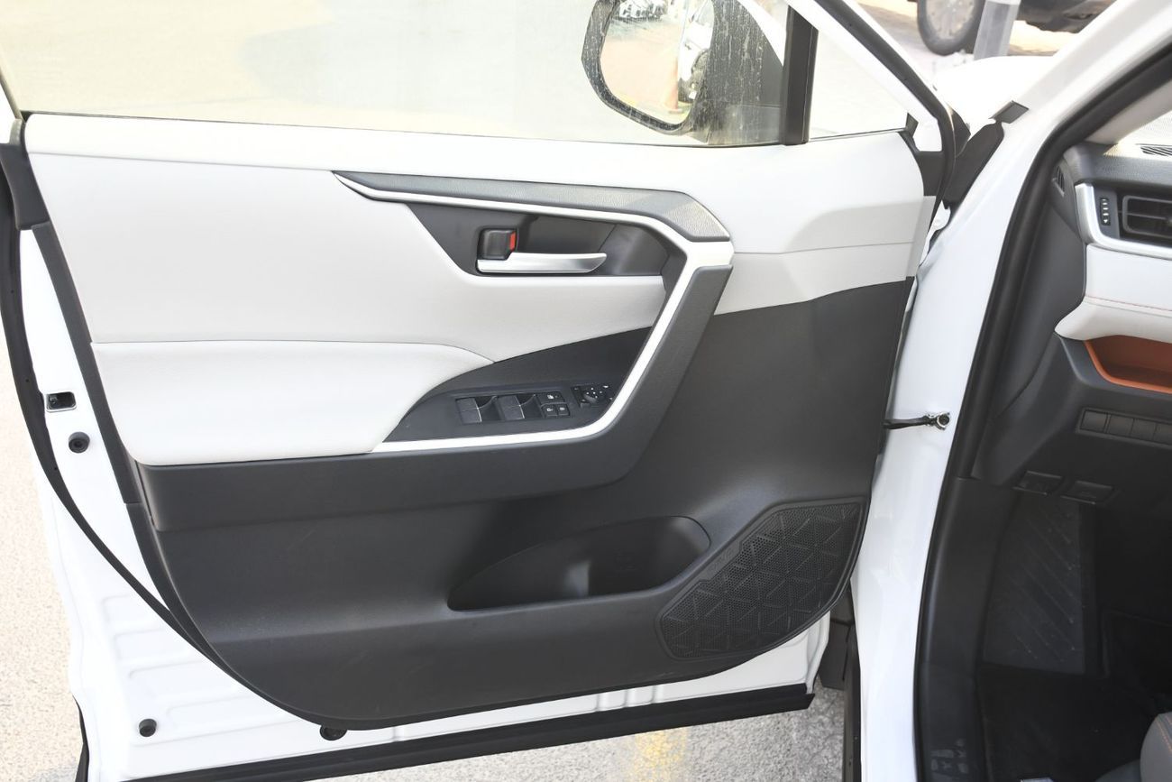 تويوتا راف ٤ 2.5L Adventure Petrol 4WD GCC JAPAN (Ready Stock)