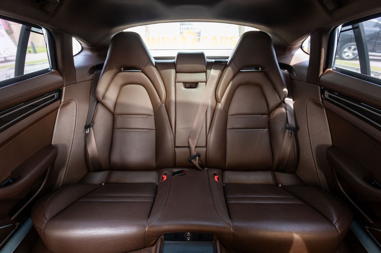 Porsche Panamera Std 3.0L (325 HP)